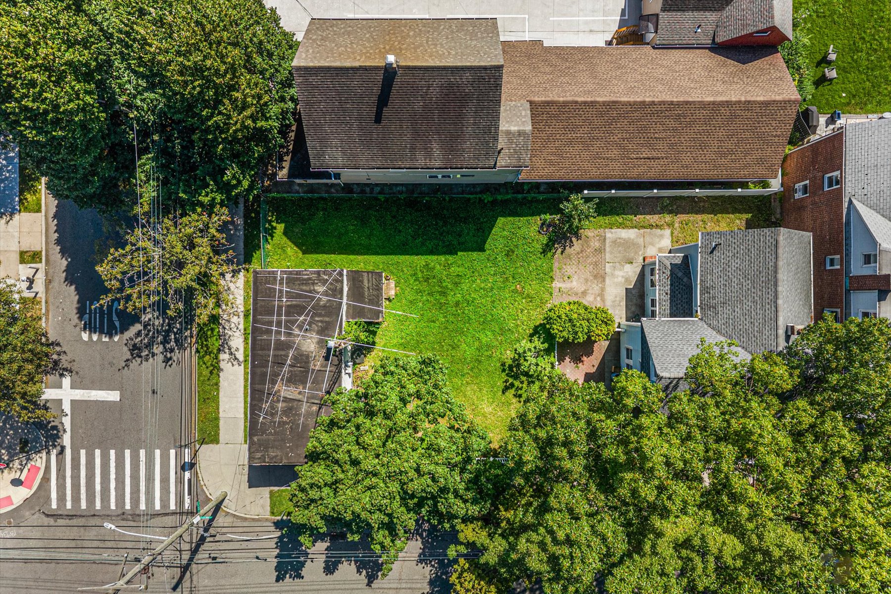  209-72 45th Drive, Bayside, NY, 11361 - 物件實景