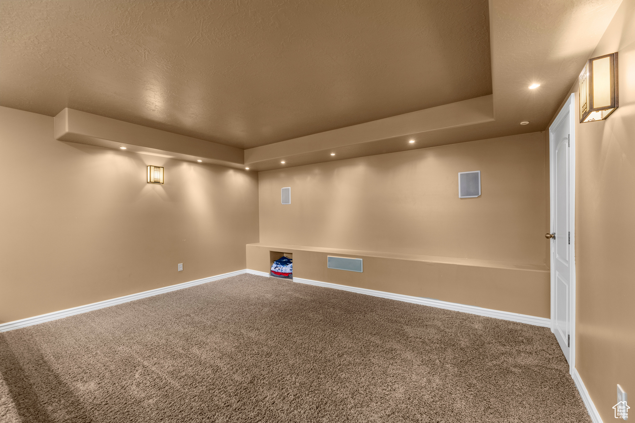 Layton, Utah, 84041, United States, 6 Bedrooms Bedrooms, ,3 BathroomsBathrooms,Residential,For Sale,1795196