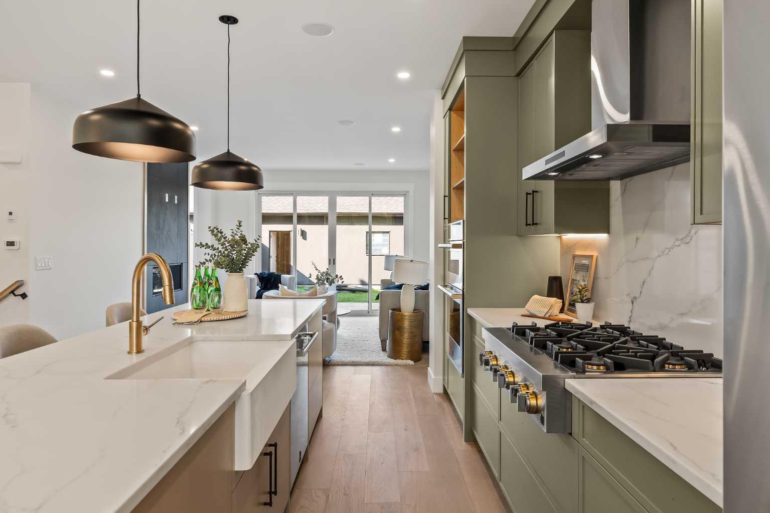 CALGARY, Alberta, T3E 2V9, CA, 4 Bedrooms Bedrooms, ,5 BathroomsBathrooms,Residential,For Sale,1987514