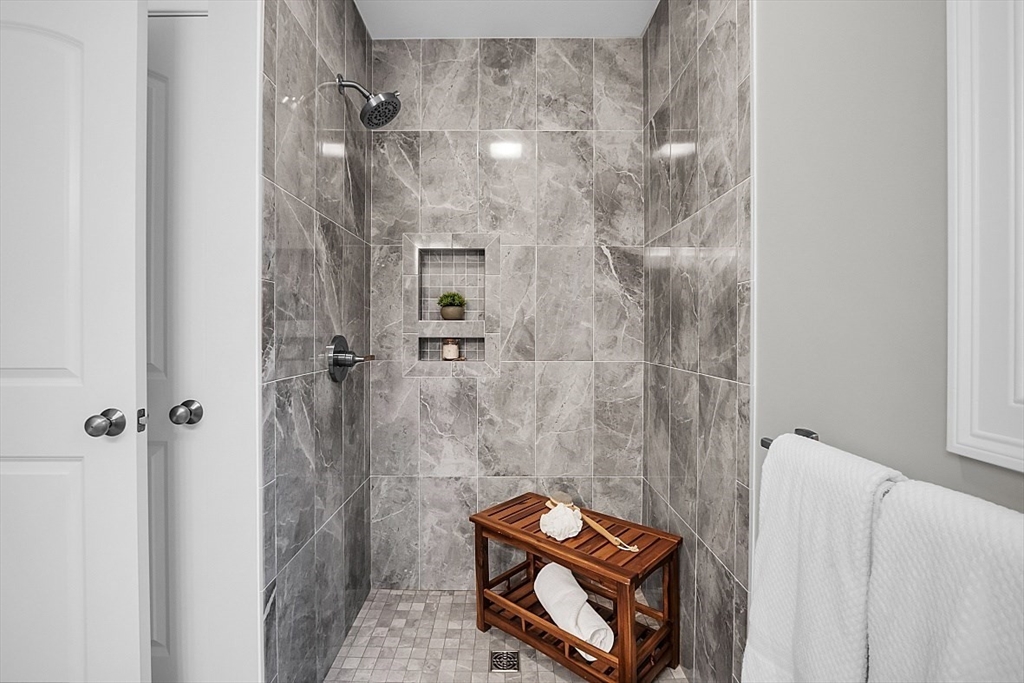 Leominster, Massachusetts, 01453, United States, 4 Bedrooms Bedrooms, ,3 BathroomsBathrooms,Residential,For Sale,1828563