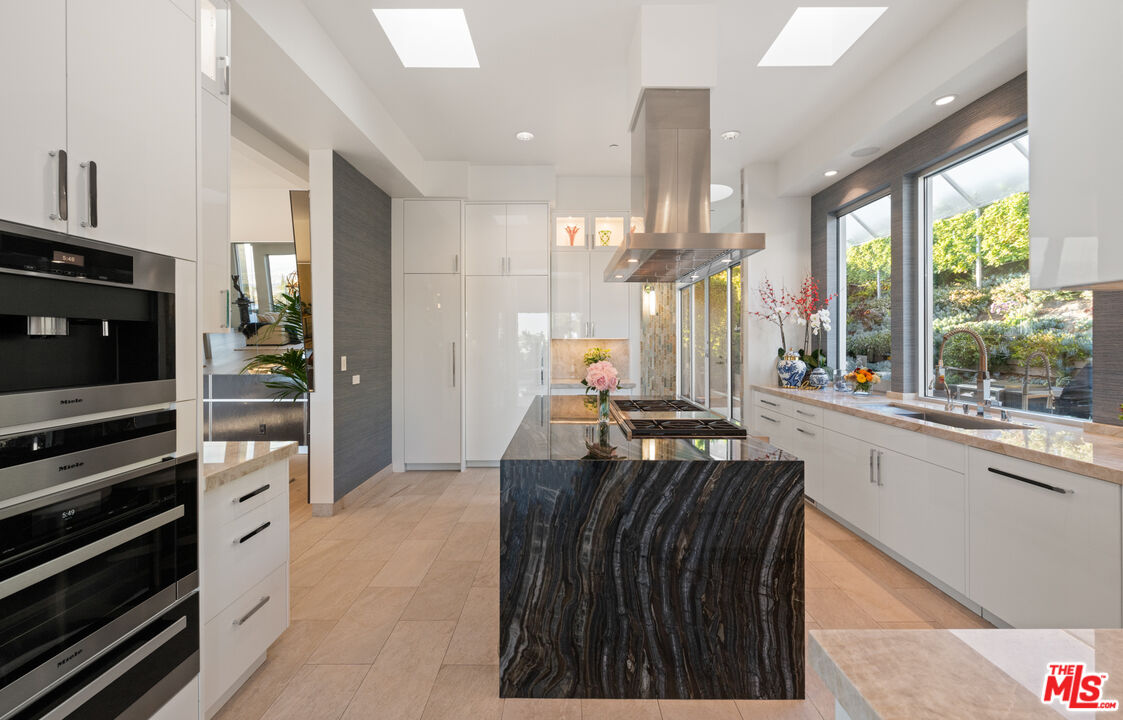 Los Angeles, California, 90069, United States, 4 Bedrooms Bedrooms, ,4 BathroomsBathrooms,Residential,For Sale,1766508
