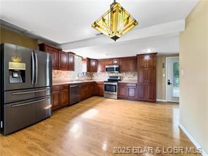 Montreal, Missouri, 65591, United States, 5 Bedrooms Bedrooms, ,2 BathroomsBathrooms,Residential,For Sale,1949830