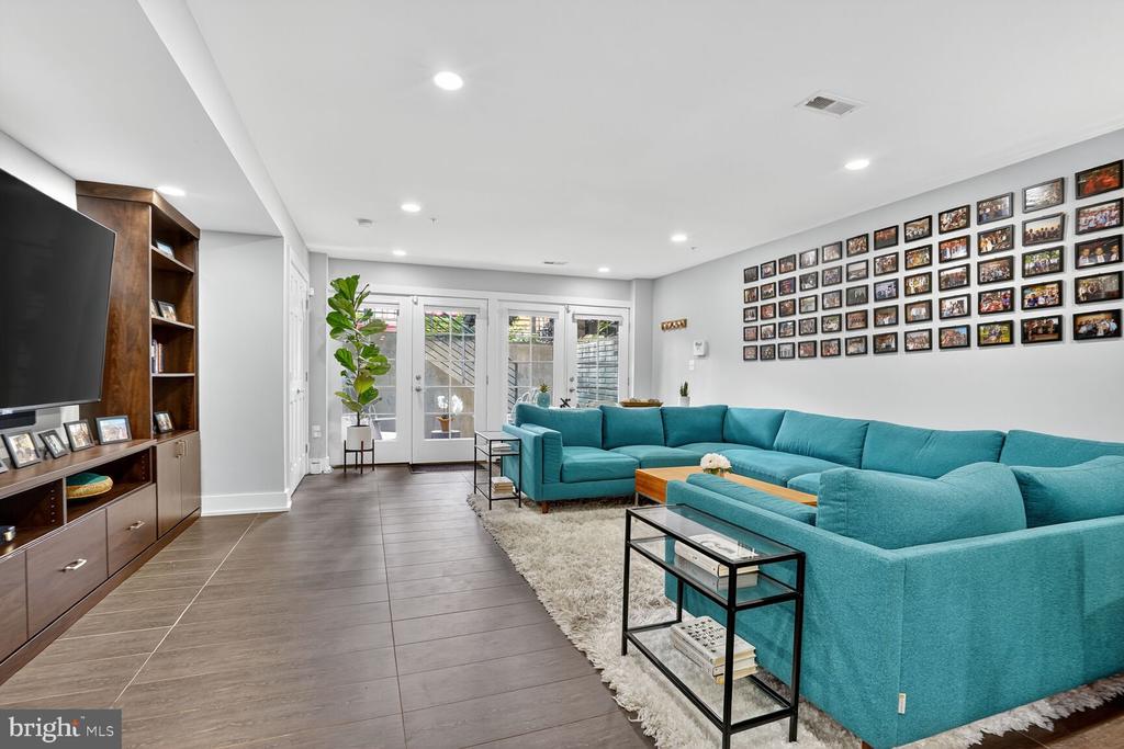 Washington, District of Columbia, 20010, United States, 2 Bedrooms Bedrooms, ,2 BathroomsBathrooms,Residential,For Sale,1975364