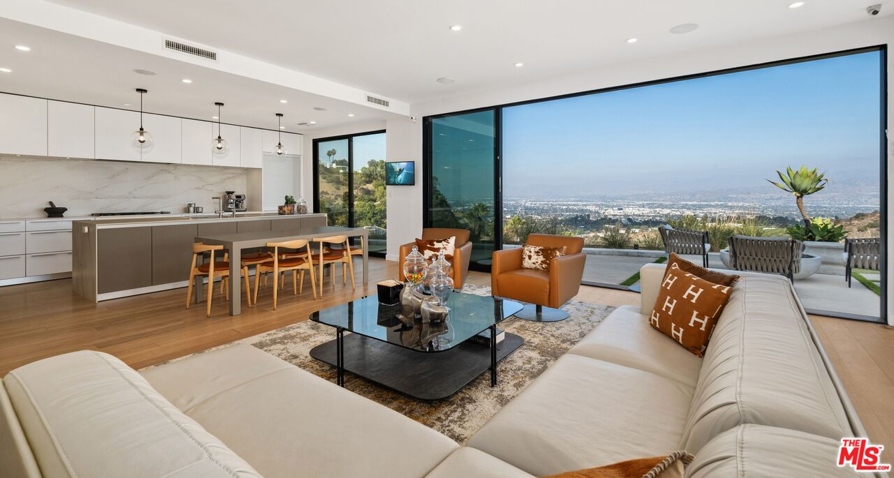 Los Angeles, California, 90046, United States, 5 Bedrooms Bedrooms, ,6 BathroomsBathrooms,Residential,For Sale,2000660