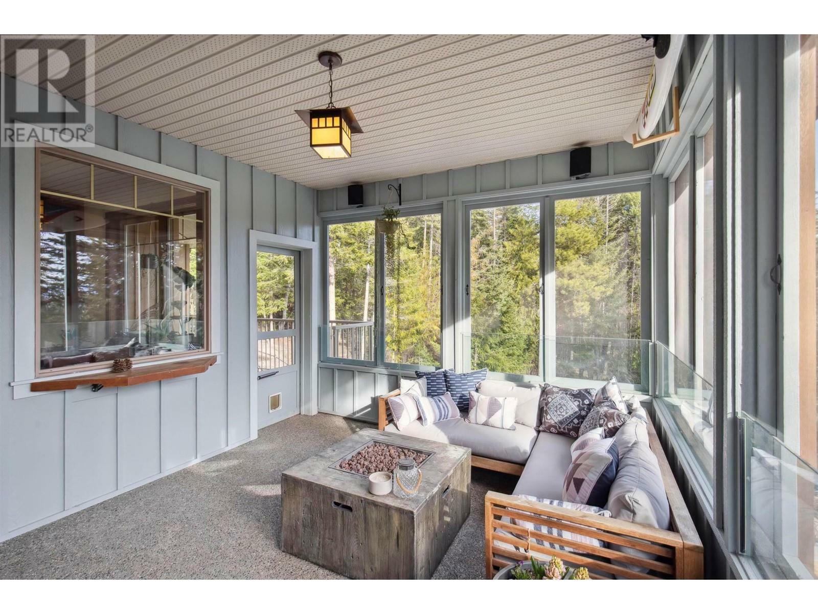VERNON, British Columbia, V1B 3M9, CA, 4 Bedrooms Bedrooms, ,3 BathroomsBathrooms,Residential,For Sale,1836921