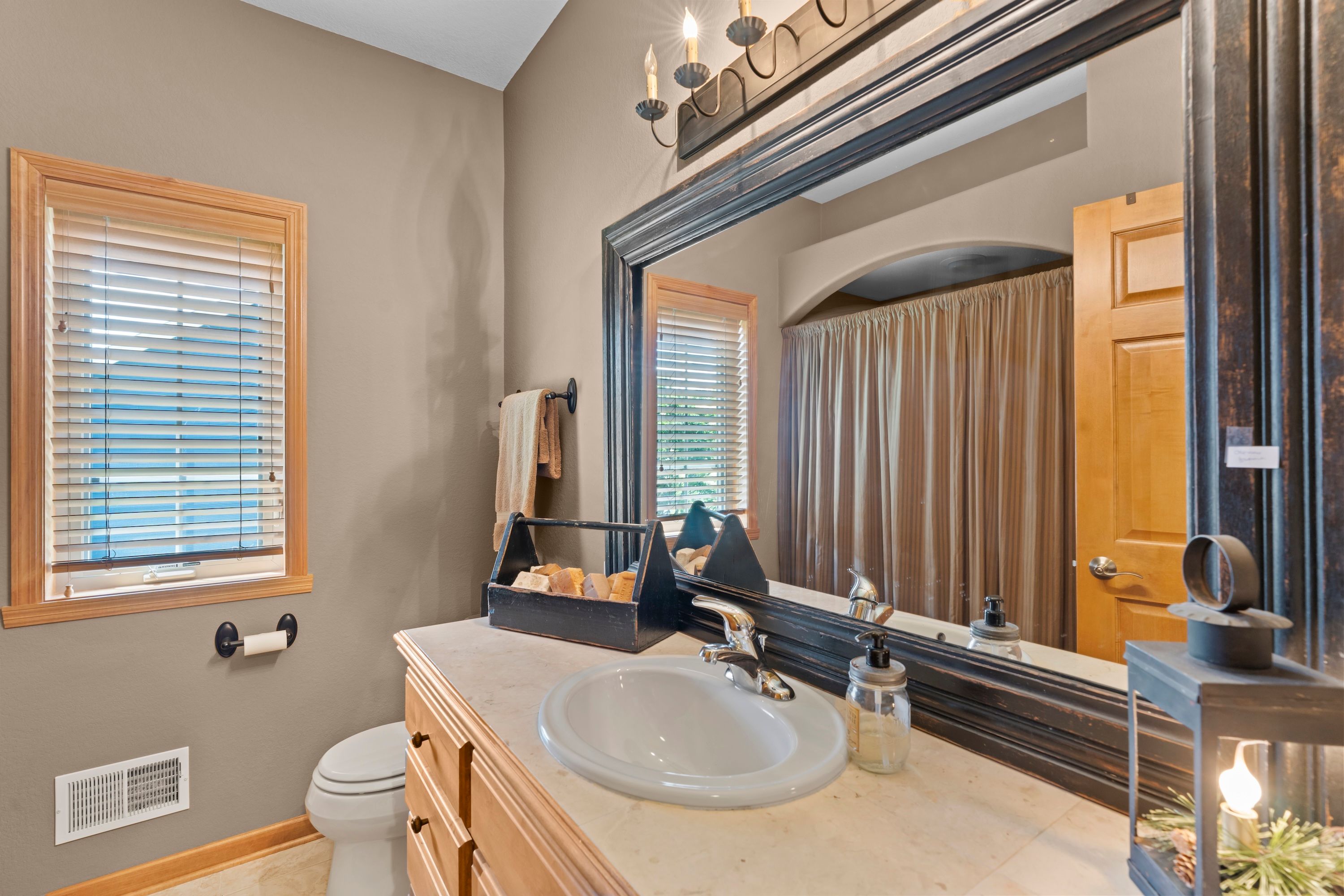  W230N7956 Bluebill Drive, Sussex, WI 53089 - 物件實景