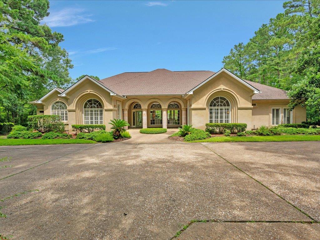 Lufkin, Texas, 75901, United States, 4 Bedrooms Bedrooms, ,5 BathroomsBathrooms,Residential,For Sale,1979665