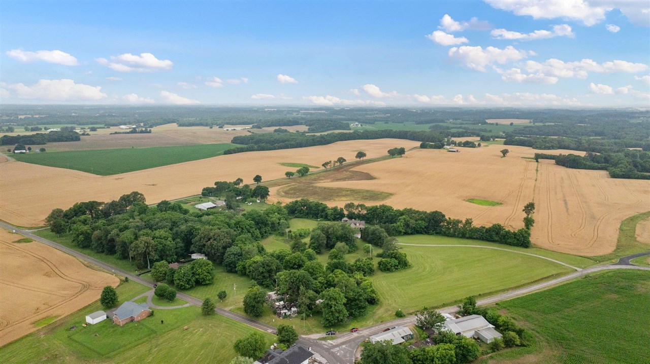Franklin, Kentucky, 42134, United States, 6 Bedrooms Bedrooms, ,3 BathroomsBathrooms,Residential,For Sale,2002966