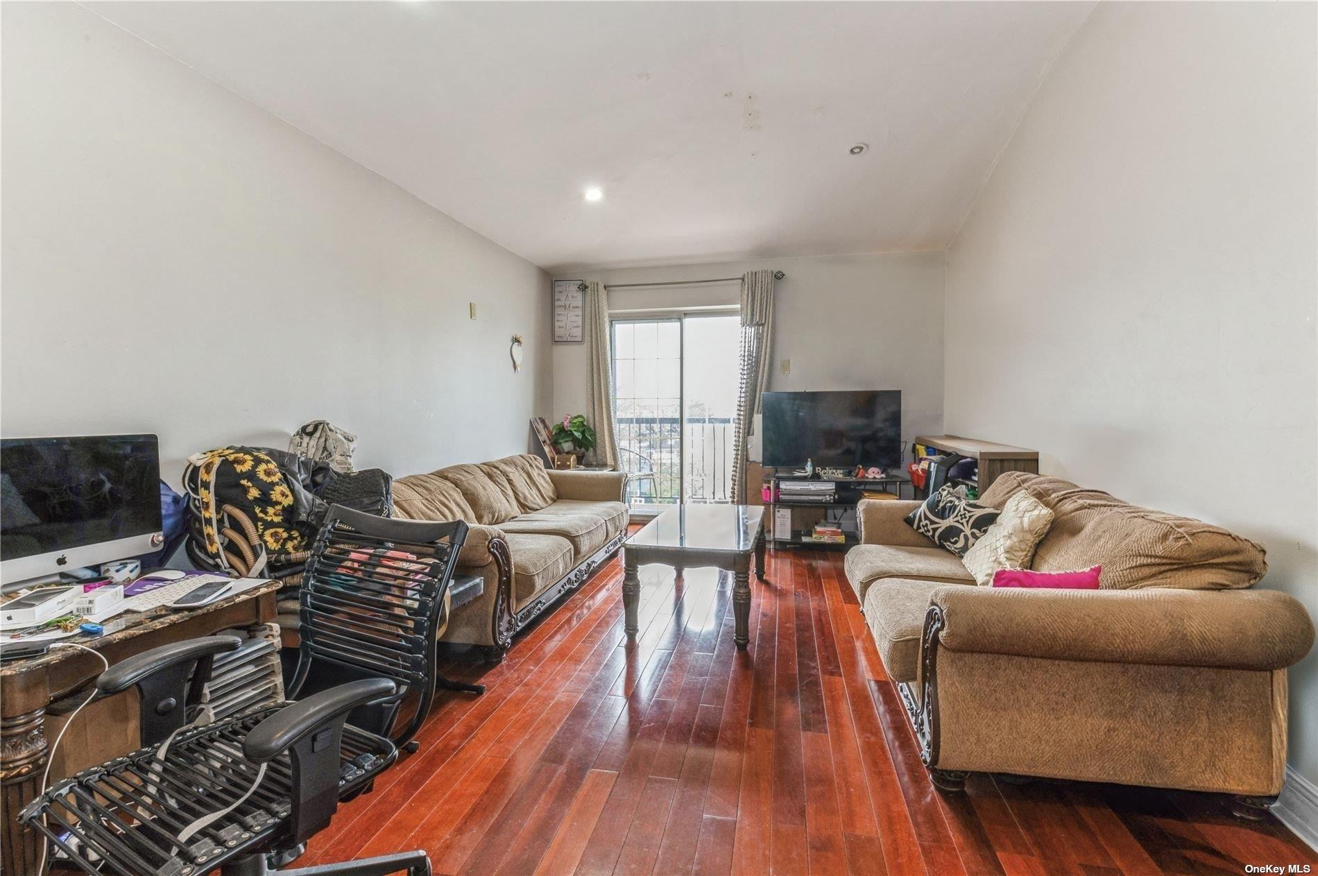 Brooklyn, New York, 11236, United States, 3 Bedrooms Bedrooms, ,2 BathroomsBathrooms,Residential,For Sale,1743258