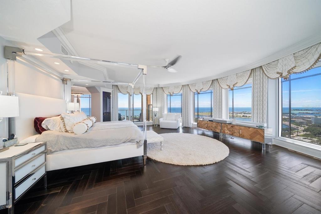 100 Beach Drive NE Unit 1900, St Petersburg, Florida, 33701, United States, 4 Bedrooms Bedrooms, ,6 BathroomsBathrooms,Residential,For Sale,100 Beach Drive NE Unit 1900,1618672