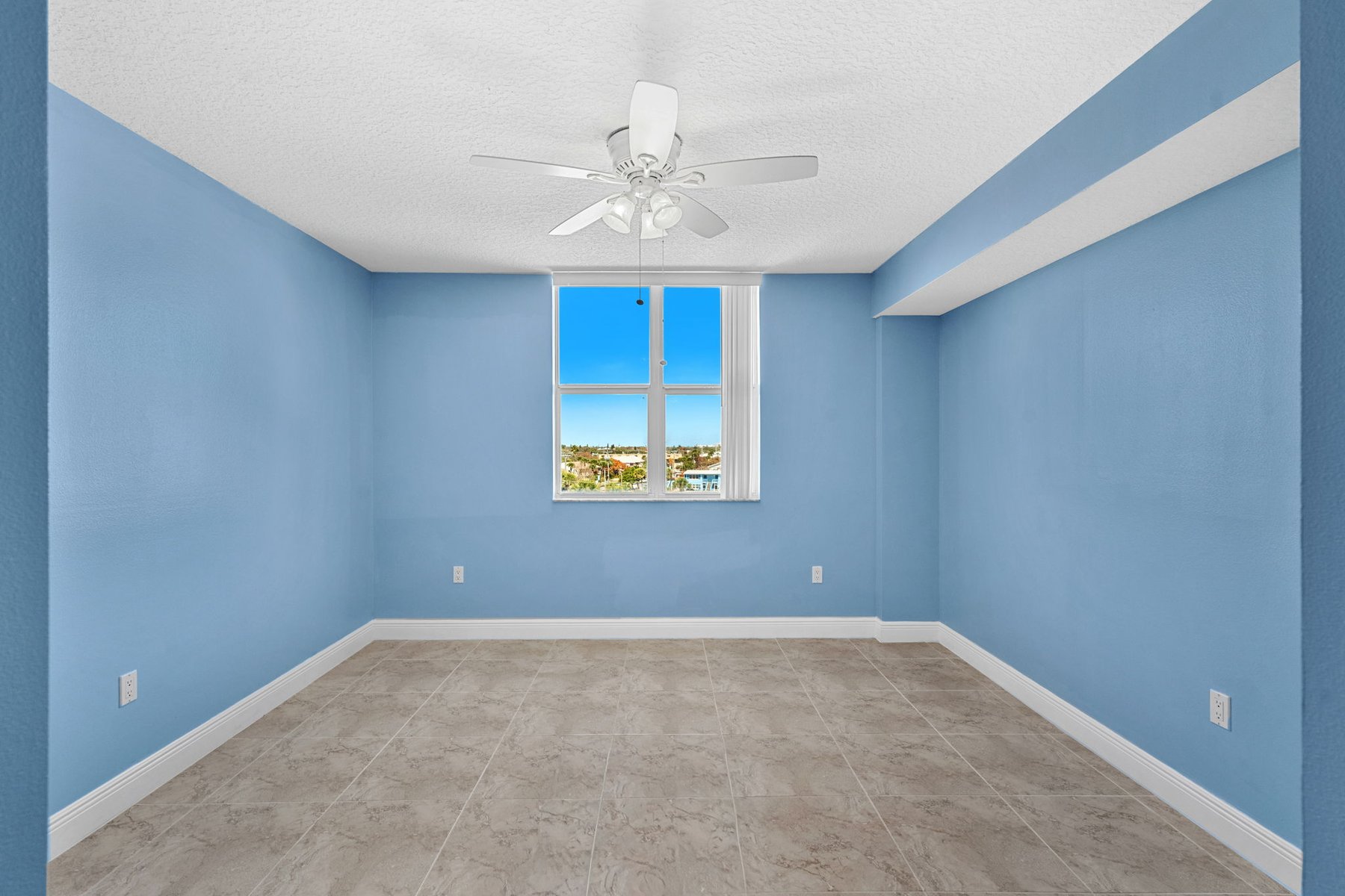  410 Hayes Avenue, #402, Cocoa Beach, FL, 32931 - 物件實景