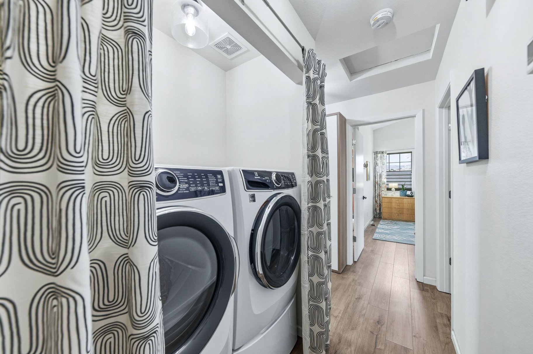  Rebuilt to Impress: Stylish Modern Townhome Retreat - 物件實景