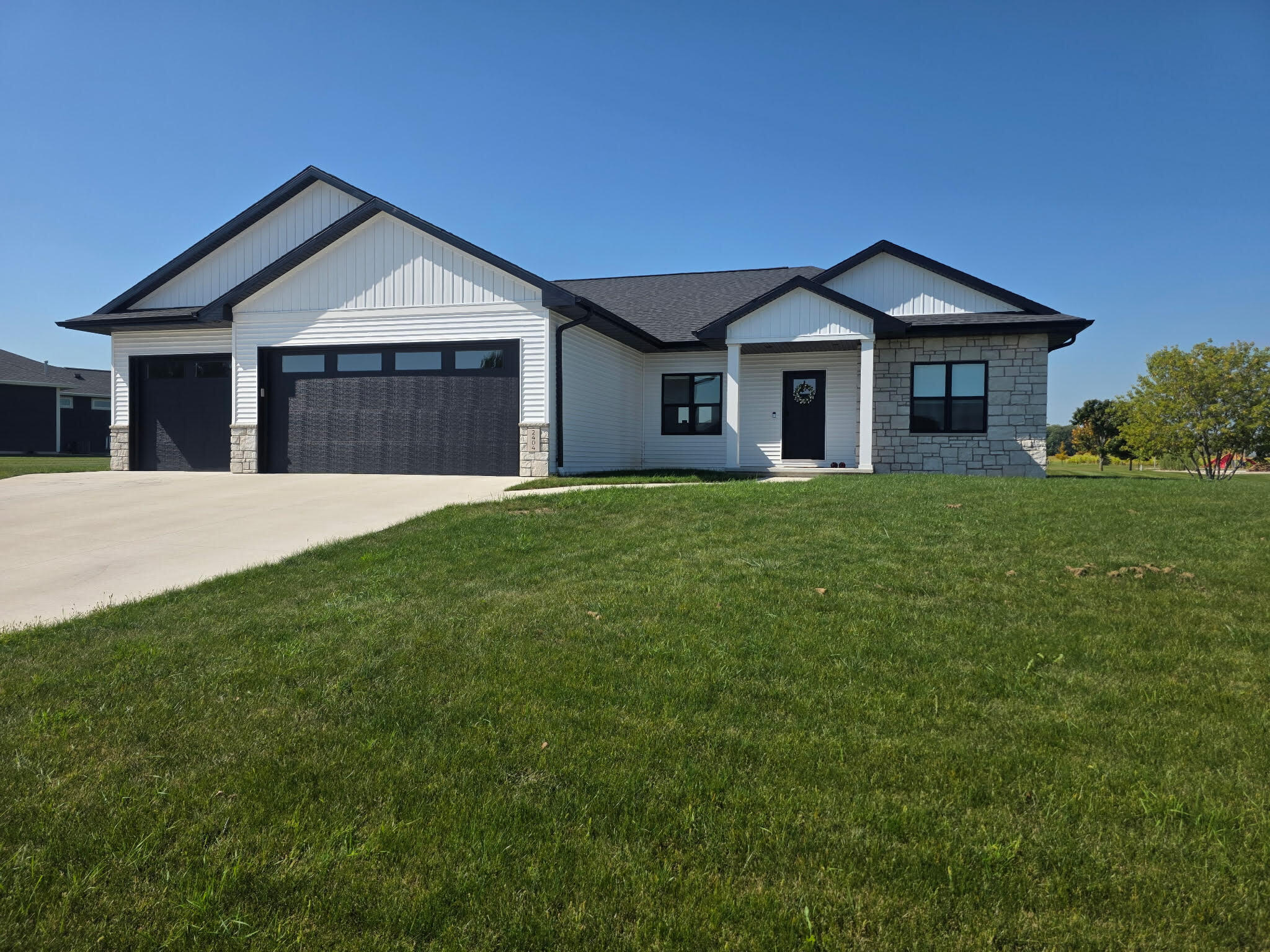 Manitowoc, Wisconsin, 54220, United States, 5 Bedrooms Bedrooms, ,3 BathroomsBathrooms,Residential,For Sale,1950077