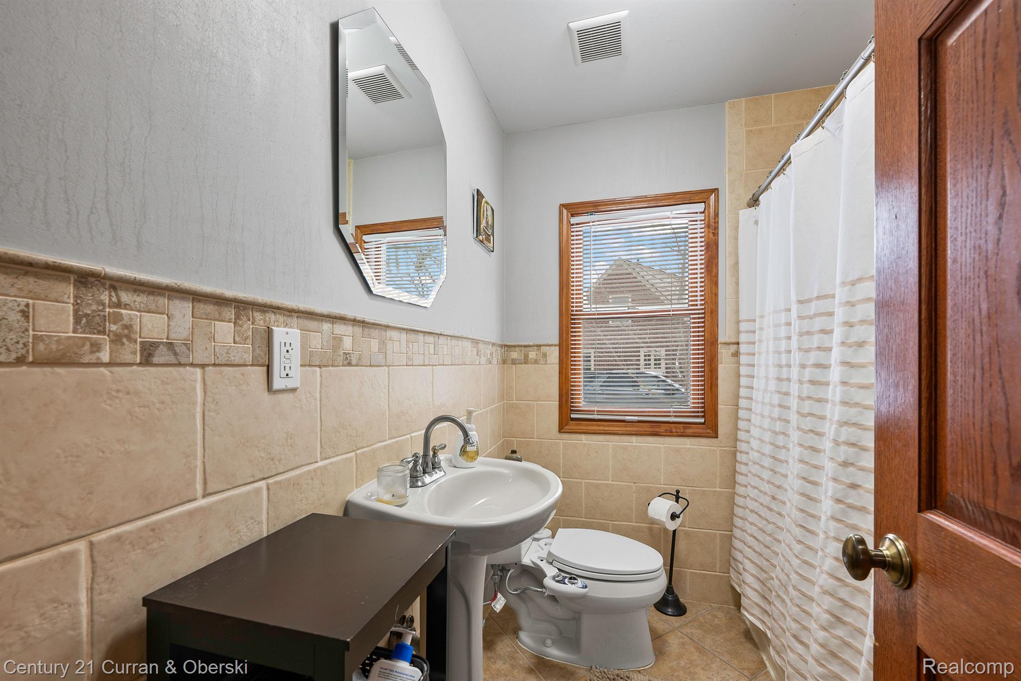 Dearborn, Michigan, 48128, United States, 4 Bedrooms Bedrooms, ,3 BathroomsBathrooms,Residential,For Sale,1908051