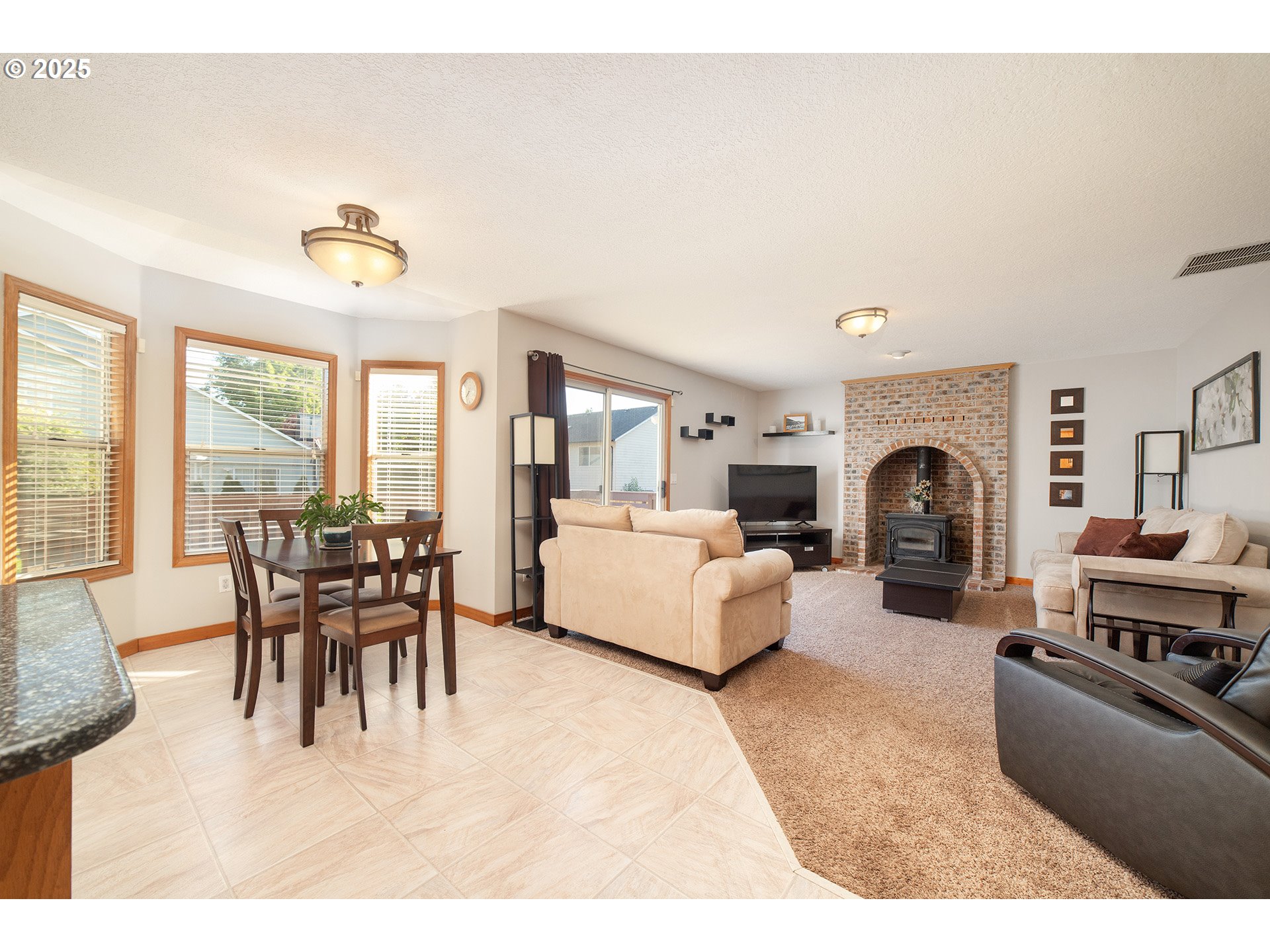 Clackamas, Oregon, 97015, United States, 3 Bedrooms Bedrooms, ,2 BathroomsBathrooms,Residential,For Sale,1868784
