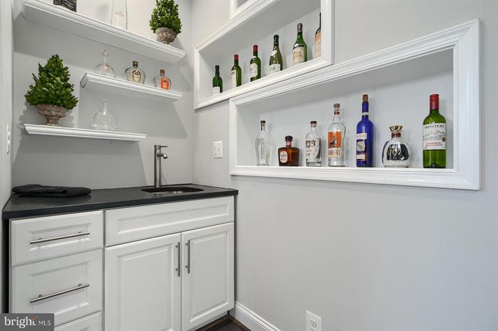 Baltimore, Maryland, 21230, United States, 5 Bedrooms Bedrooms, ,7 BathroomsBathrooms,Residential,For Sale,1920297