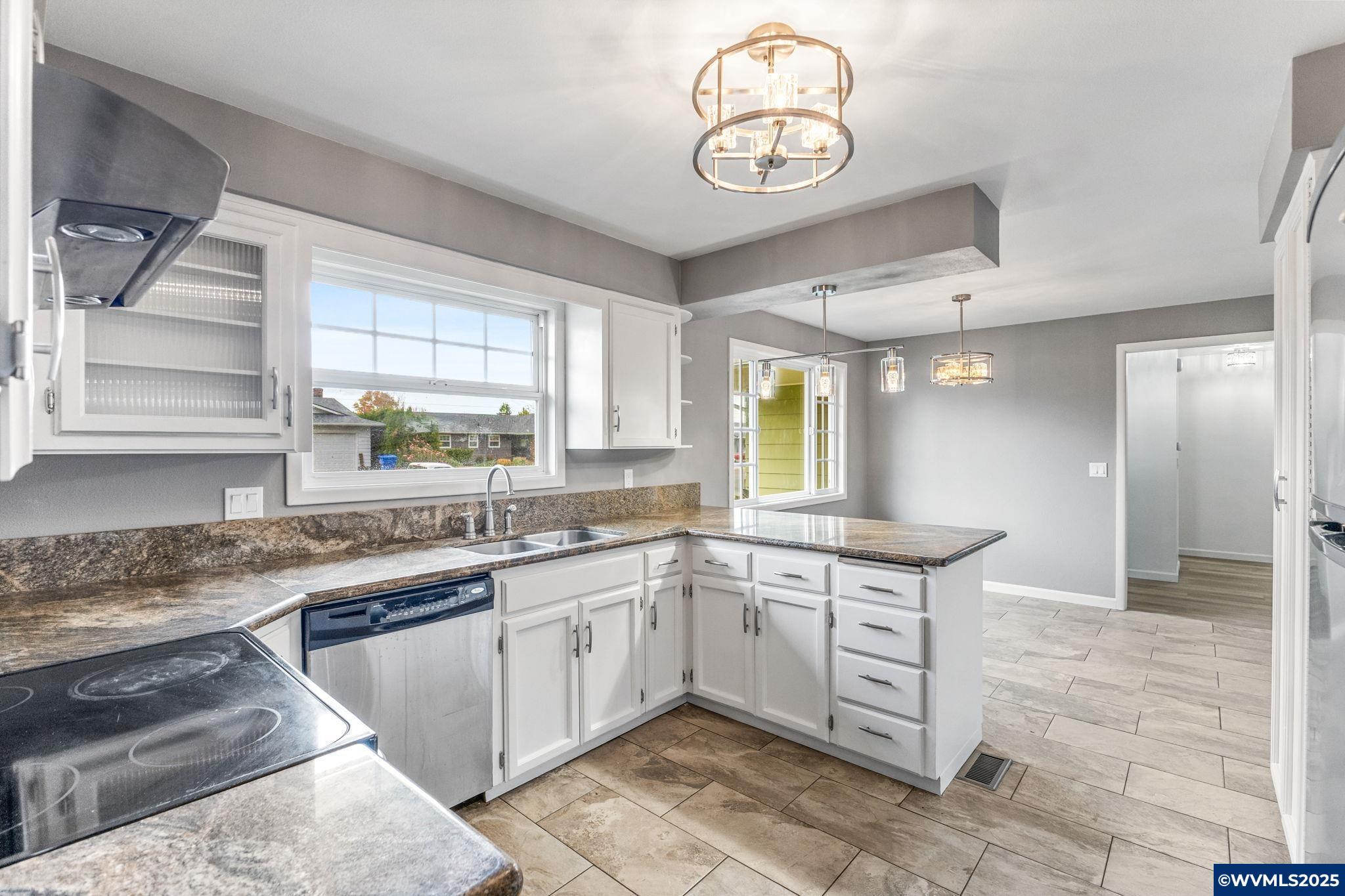 Keizer, Oregon, 97303, United States, 3 Bedrooms Bedrooms, ,2 BathroomsBathrooms,Residential,For Sale,1989311