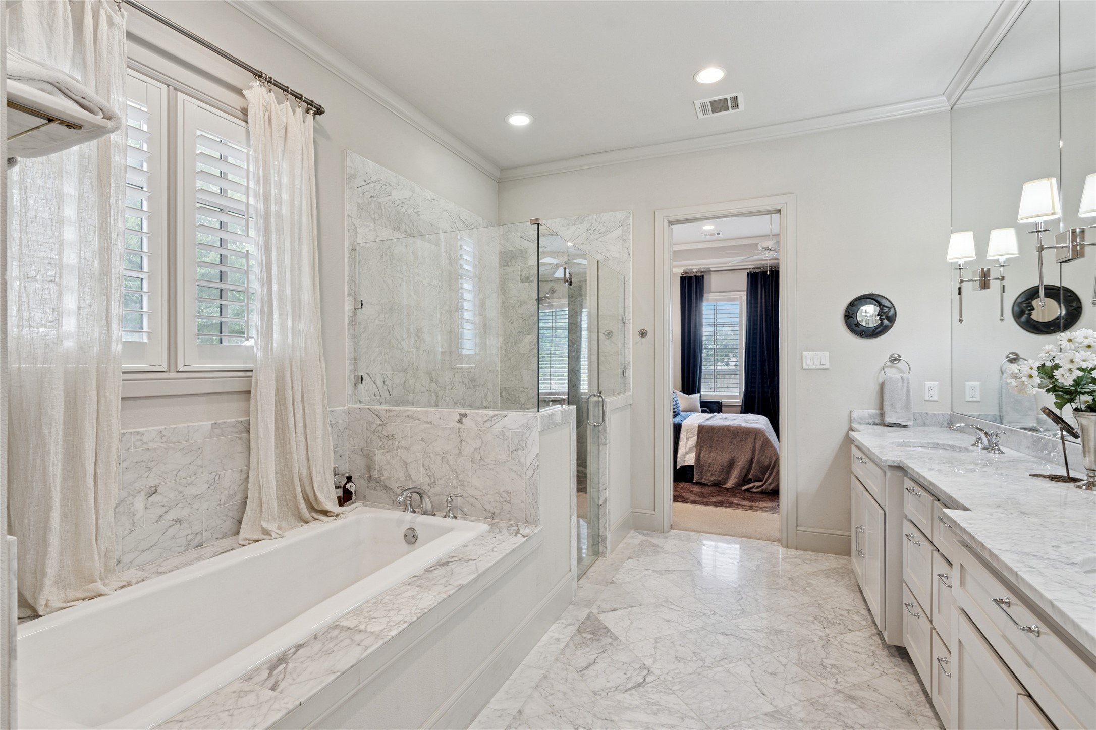 Fort Worth, Texas, 76109, United States, 5 Bedrooms Bedrooms, ,5 BathroomsBathrooms,Residential,For Sale,1866659