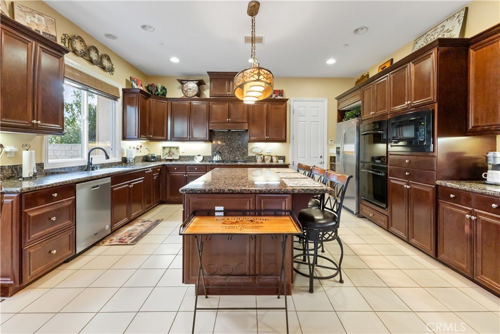 Highland, California, 92346, United States, 5 Bedrooms Bedrooms, ,5 BathroomsBathrooms,Residential,For Sale,1982875