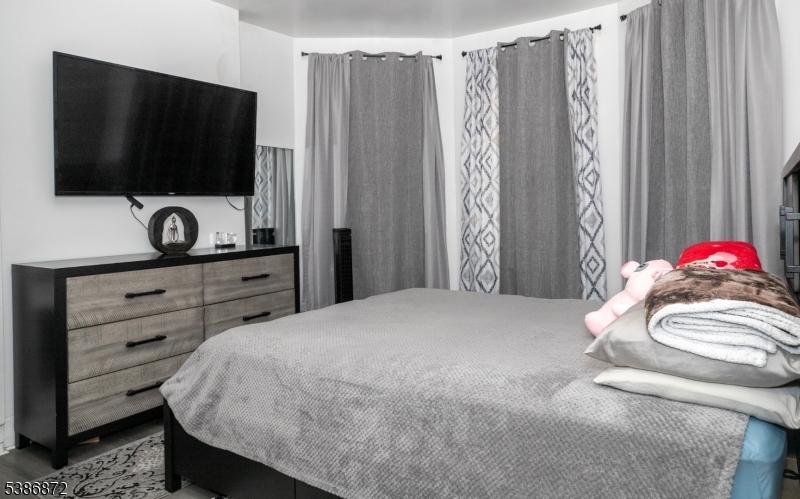 Hawthorne, New Jersey, 07506-3729, United States, 4 Bedrooms Bedrooms, ,Residential,For Sale,1979811