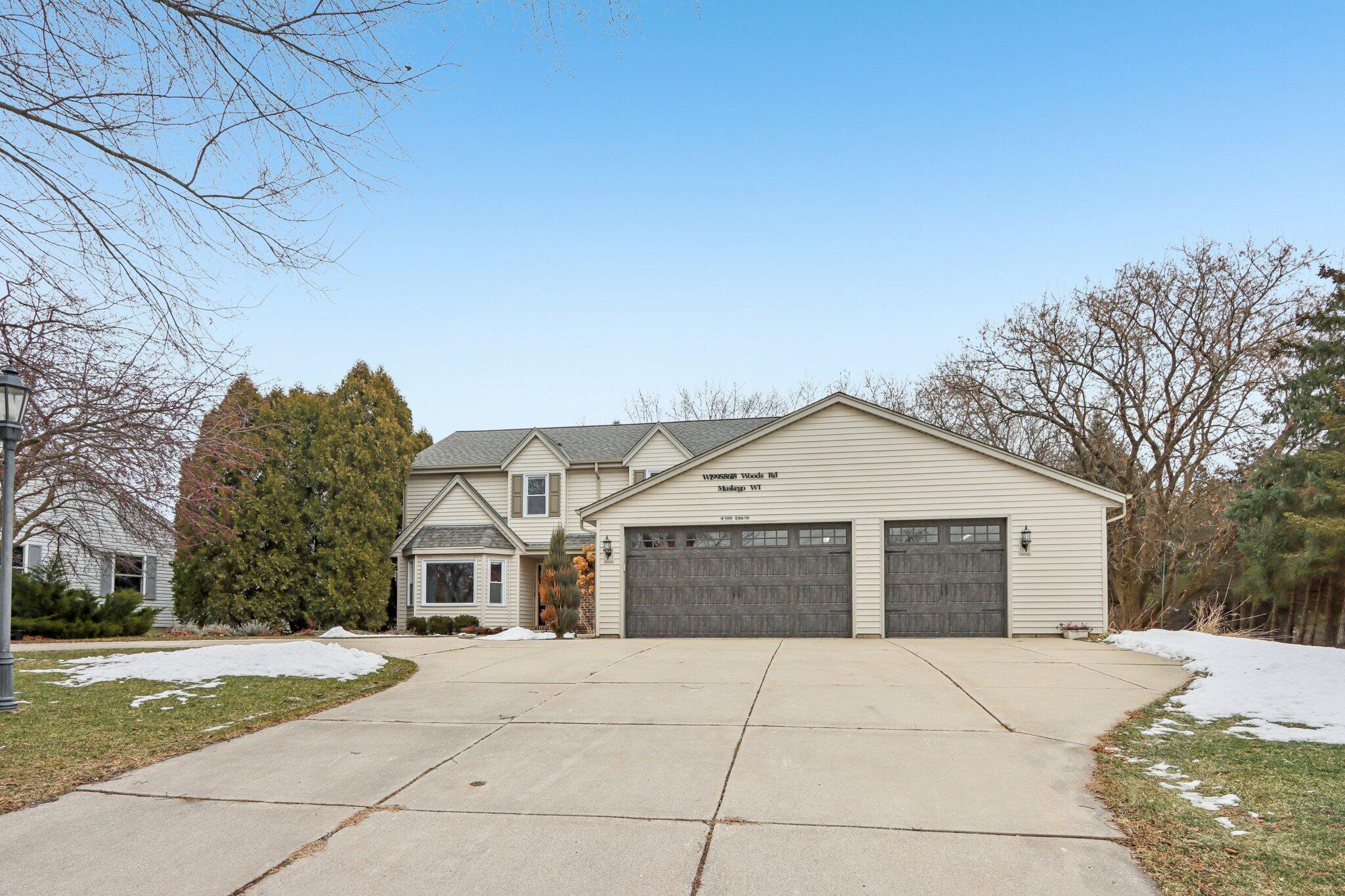 Muskego, Wisconsin, 53150, United States, 3 Bedrooms Bedrooms, ,3 BathroomsBathrooms,Residential,For Sale,2007813