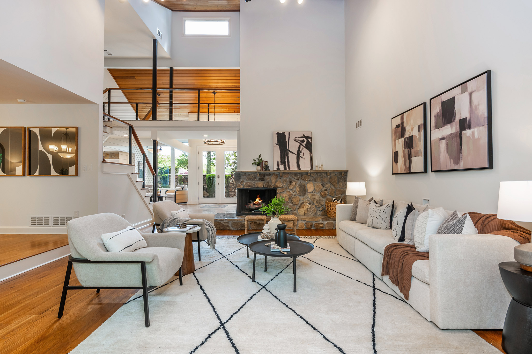  Thoughtfully Renovated Contemporary Home - 物件實景
