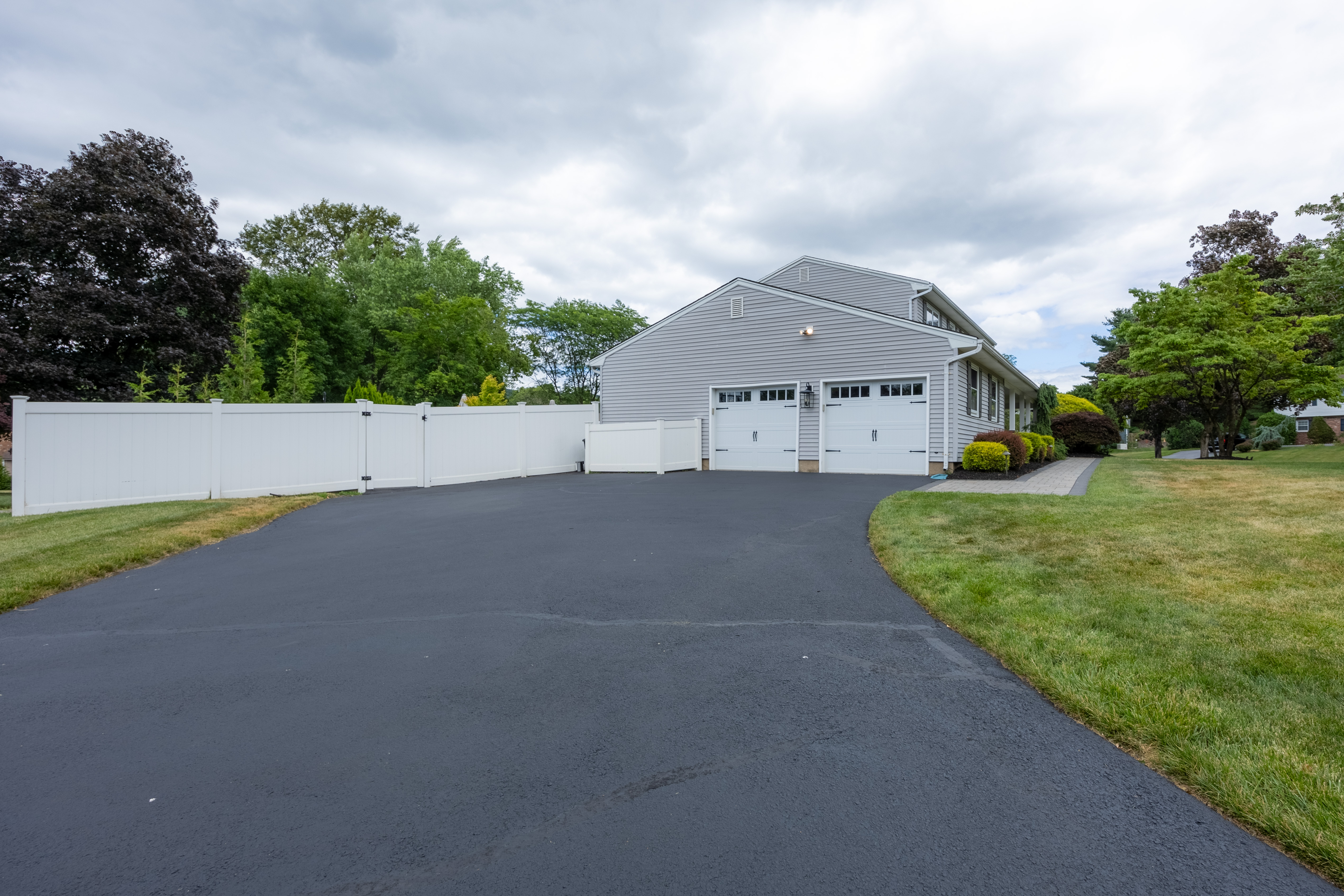 Montville Twp., New Jersey, 07082, United States, 4 Bedrooms Bedrooms, ,3 BathroomsBathrooms,Residential,For Sale,1979871