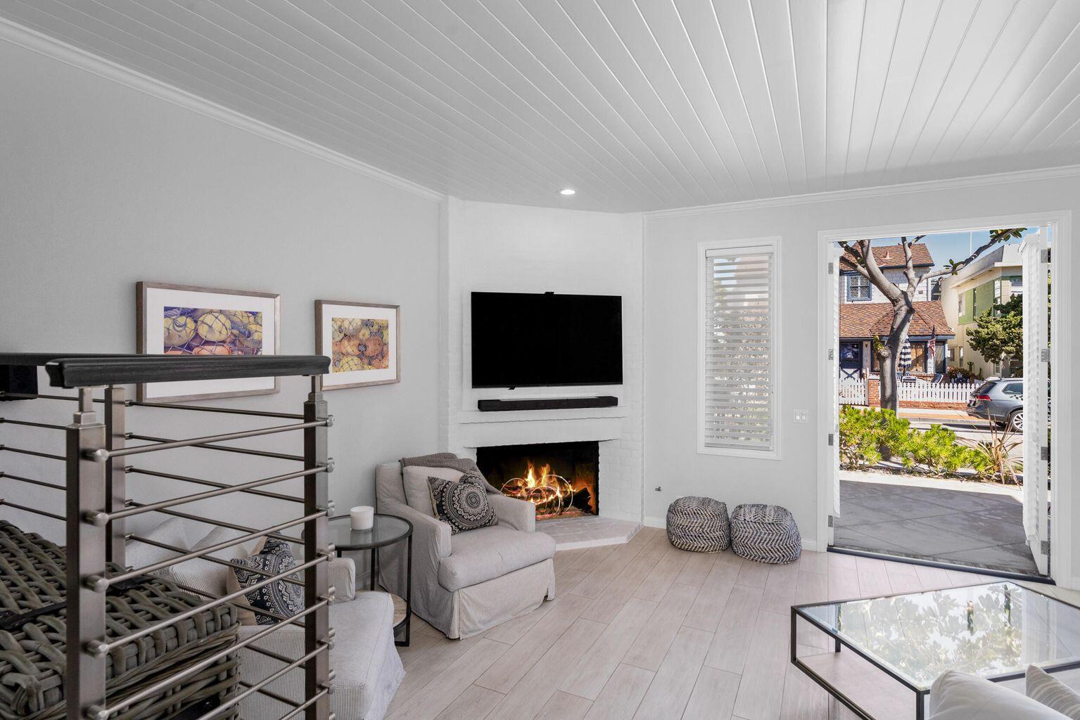 Newport Beach, California, 92661, United States, 4 Bedrooms Bedrooms, ,4 BathroomsBathrooms,Residential,For Sale,1849950