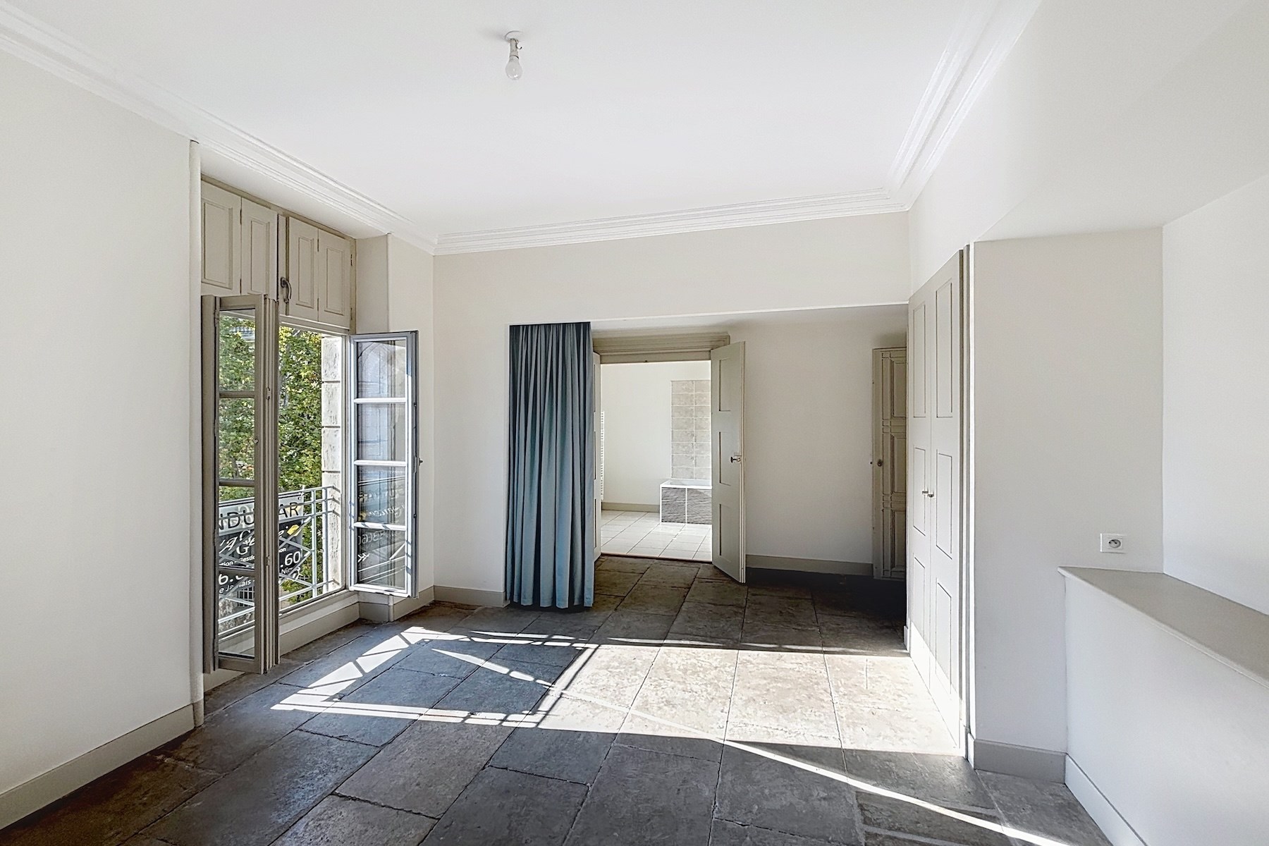  Sophisticated Apartment Facing the Iconic Nîmes Arena – A UNESCO-Listed Heritag… - 物件實景