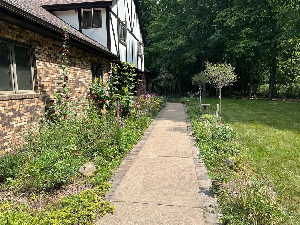 Ashland, Wisconsin, 54806, United States, 6 Bedrooms Bedrooms, ,4 BathroomsBathrooms,Residential,For Sale,1919856