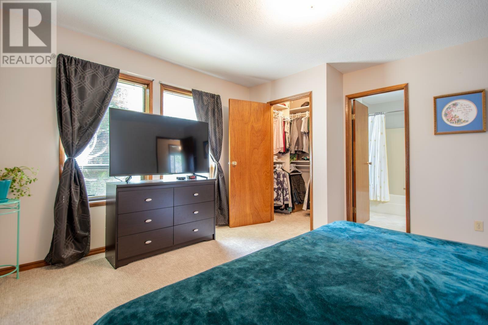 SPALLUMCHEEN, British Columbia, V4Y 0S8, CA, 6 Bedrooms Bedrooms, ,2 BathroomsBathrooms,Residential,For Sale,1838757