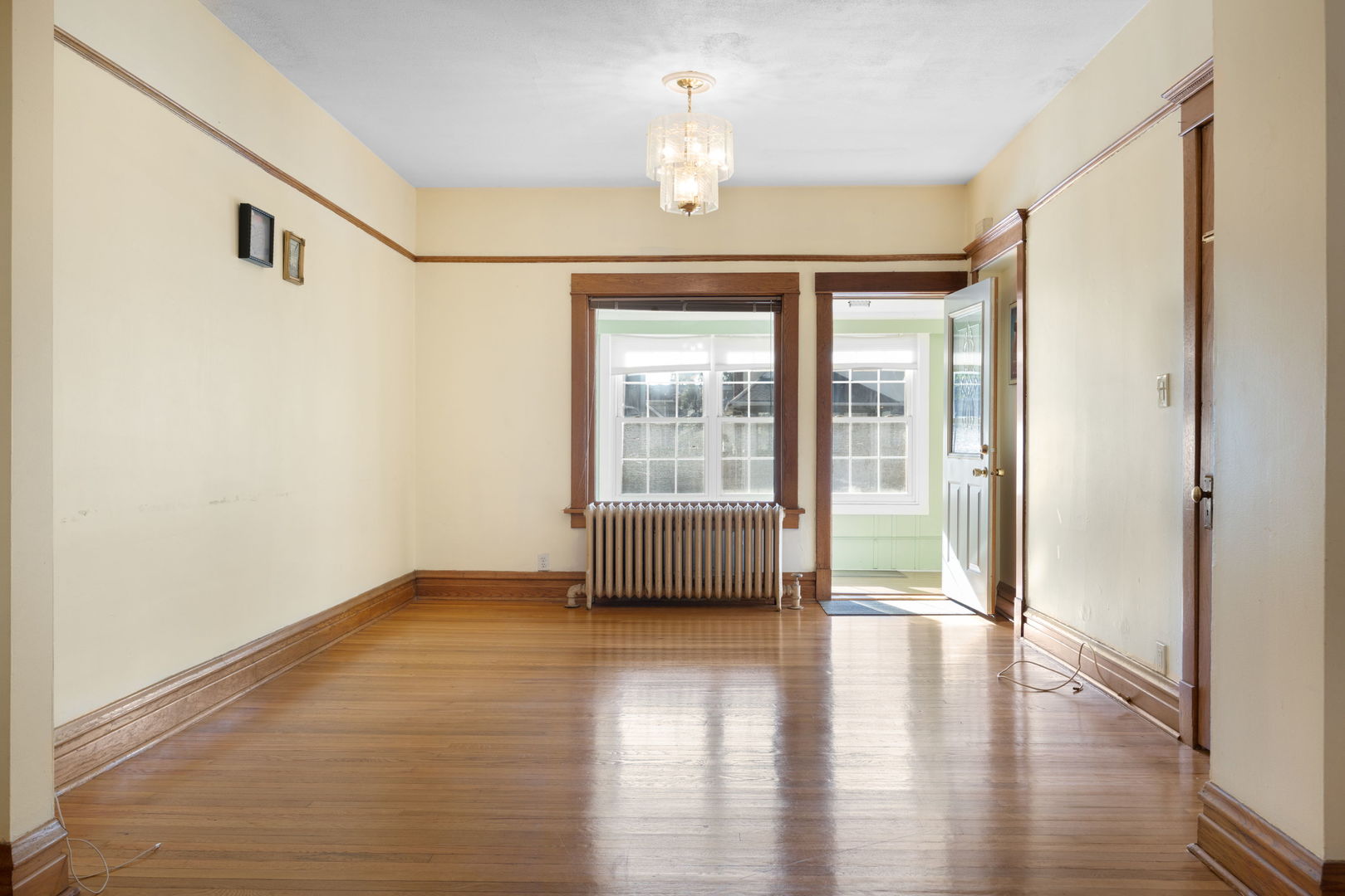 Oak Park, Illinois, 60304, United States, 4 Bedrooms Bedrooms, ,3 BathroomsBathrooms,Residential,For Sale,1966946