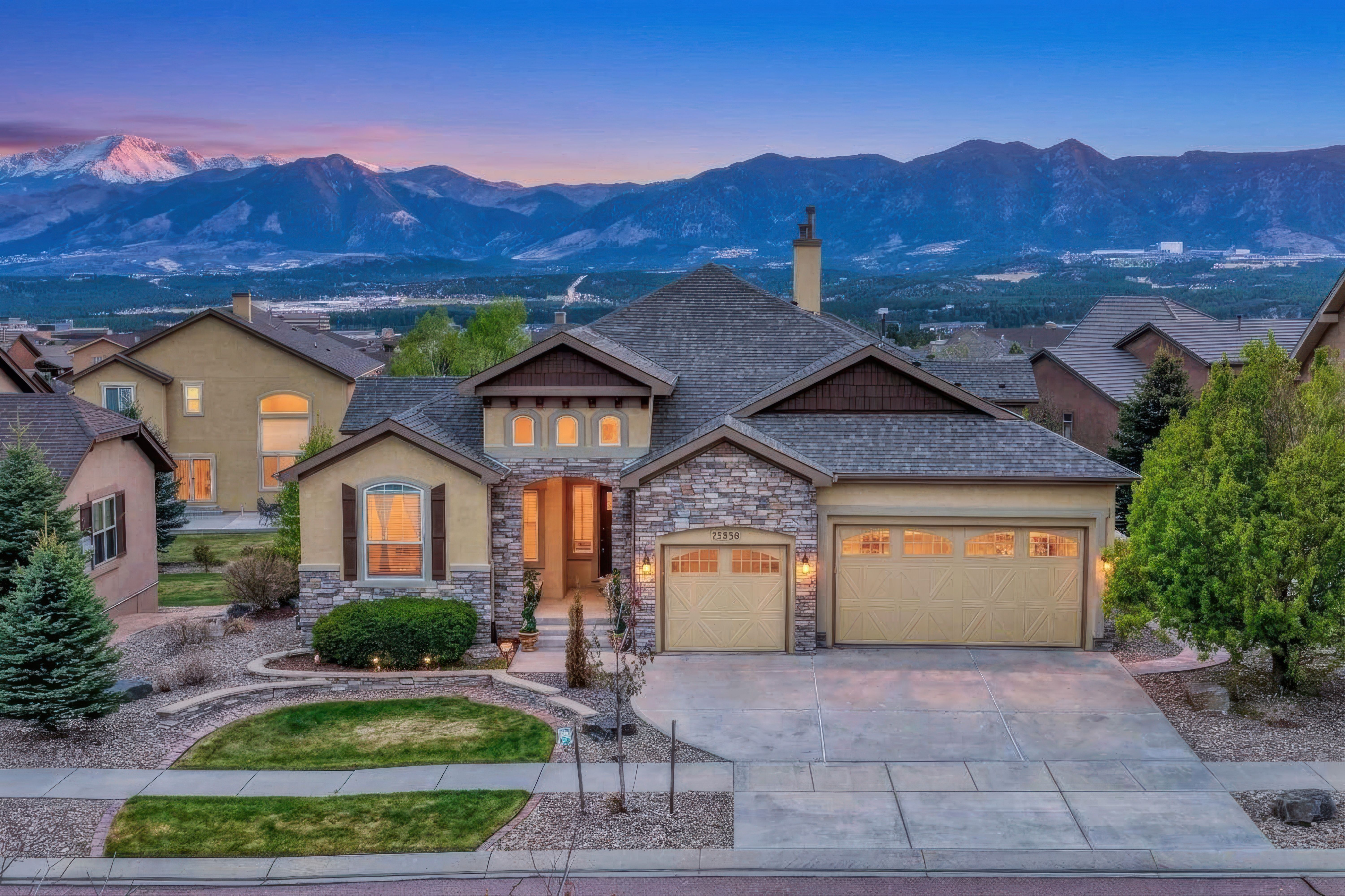  Elevated Living with Unmatched Pikes Peak Views in Flying Horse - 物件實景