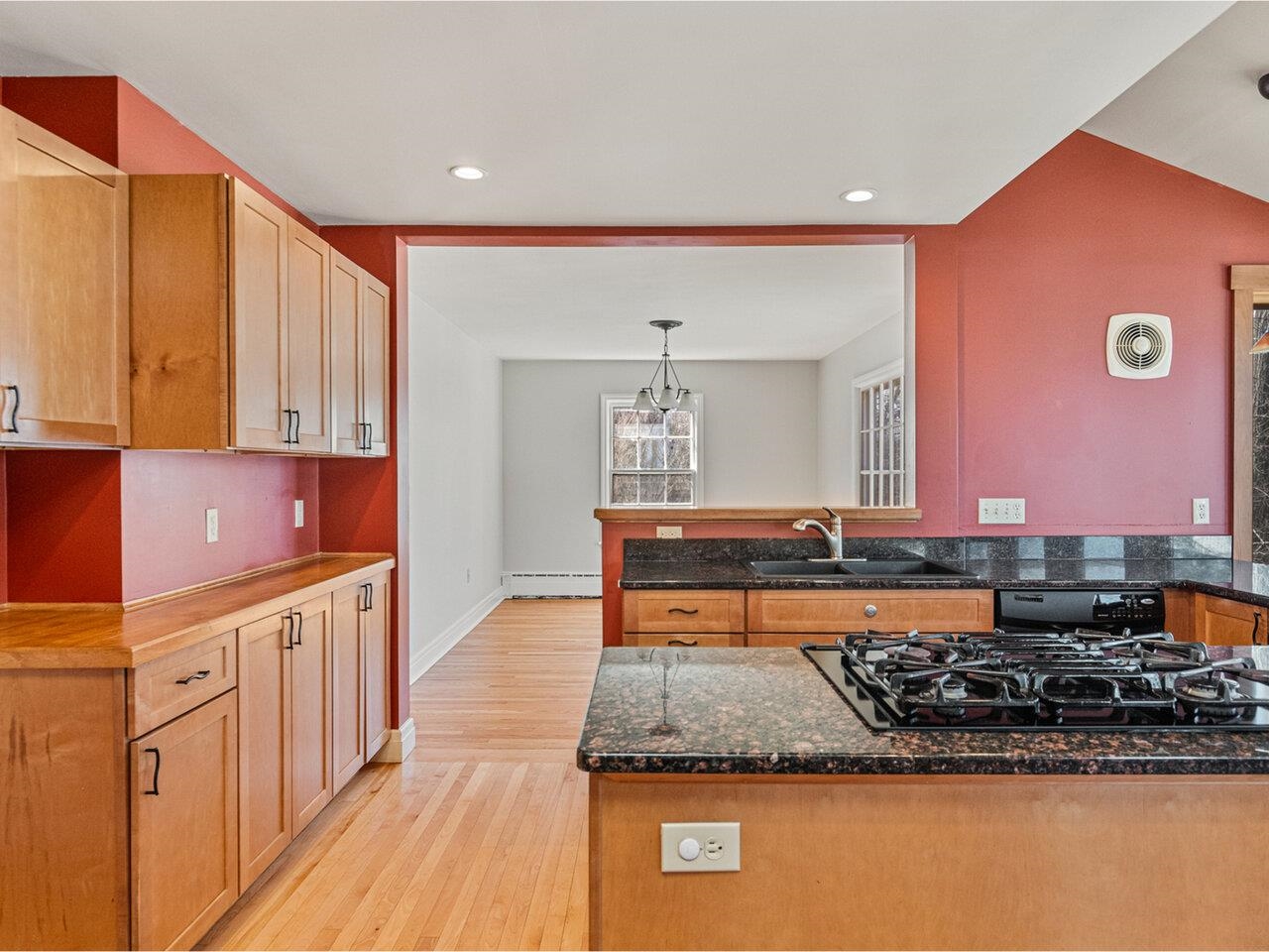 Burlington, Vermont, 05401, United States, 3 Bedrooms Bedrooms, ,2 BathroomsBathrooms,Residential,For Sale,1777019