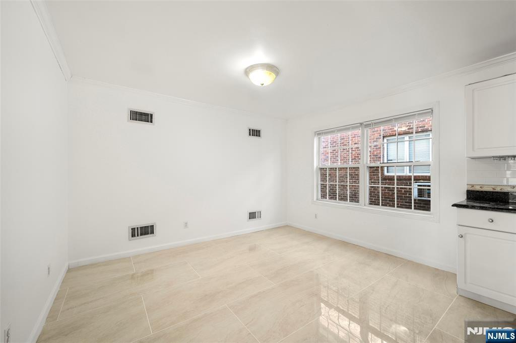 Palisades Park, New Jersey, 07650, United States, 3 Bedrooms Bedrooms, ,4 BathroomsBathrooms,Residential,For Sale,1995559