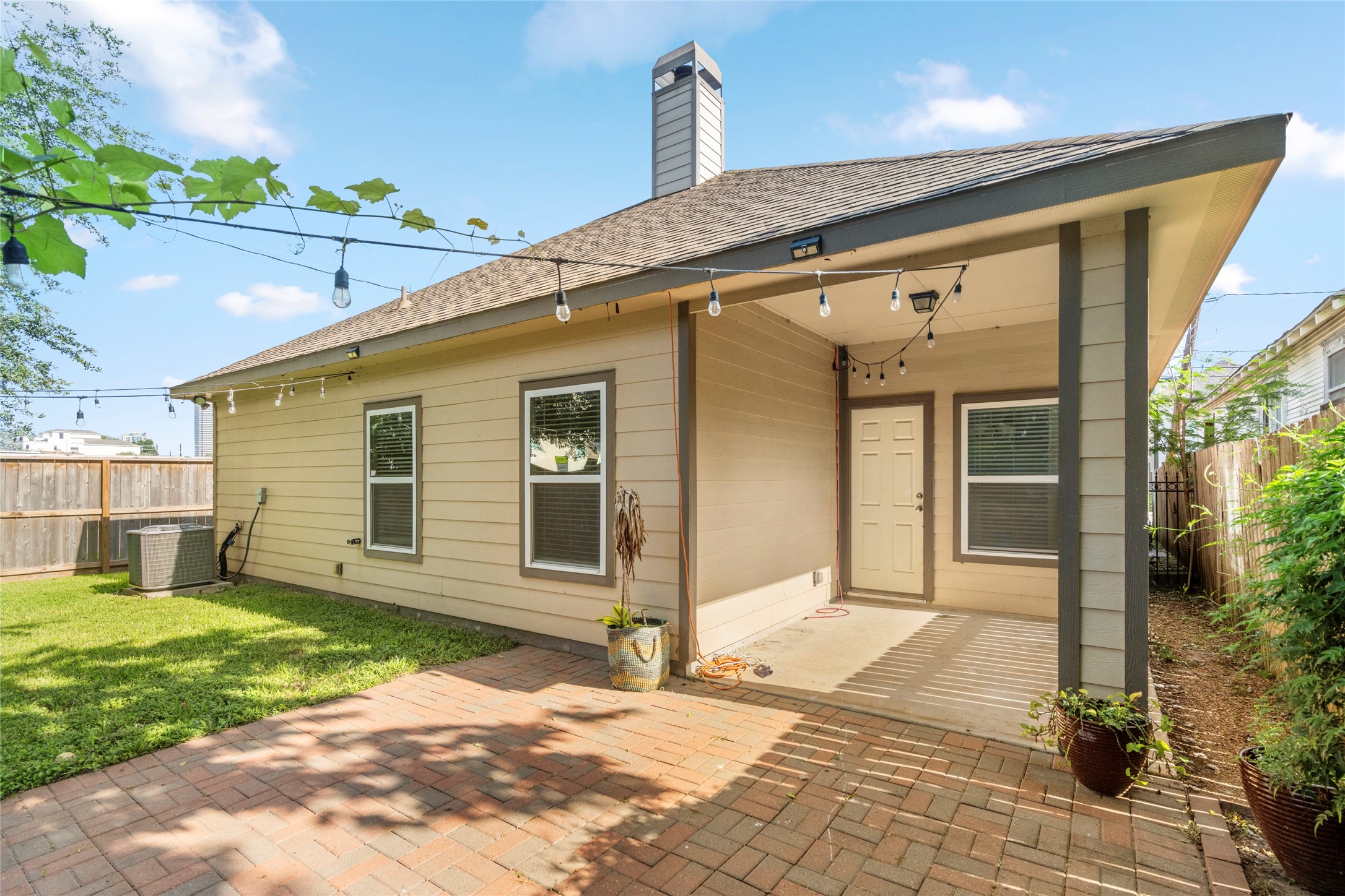  1613 Saulnier Street - 物件實景