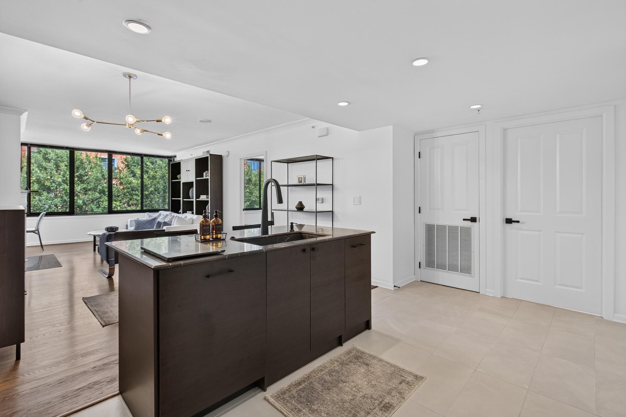  2220 Fairfax Drive, Arlington, VA, 22201 - 物件實景