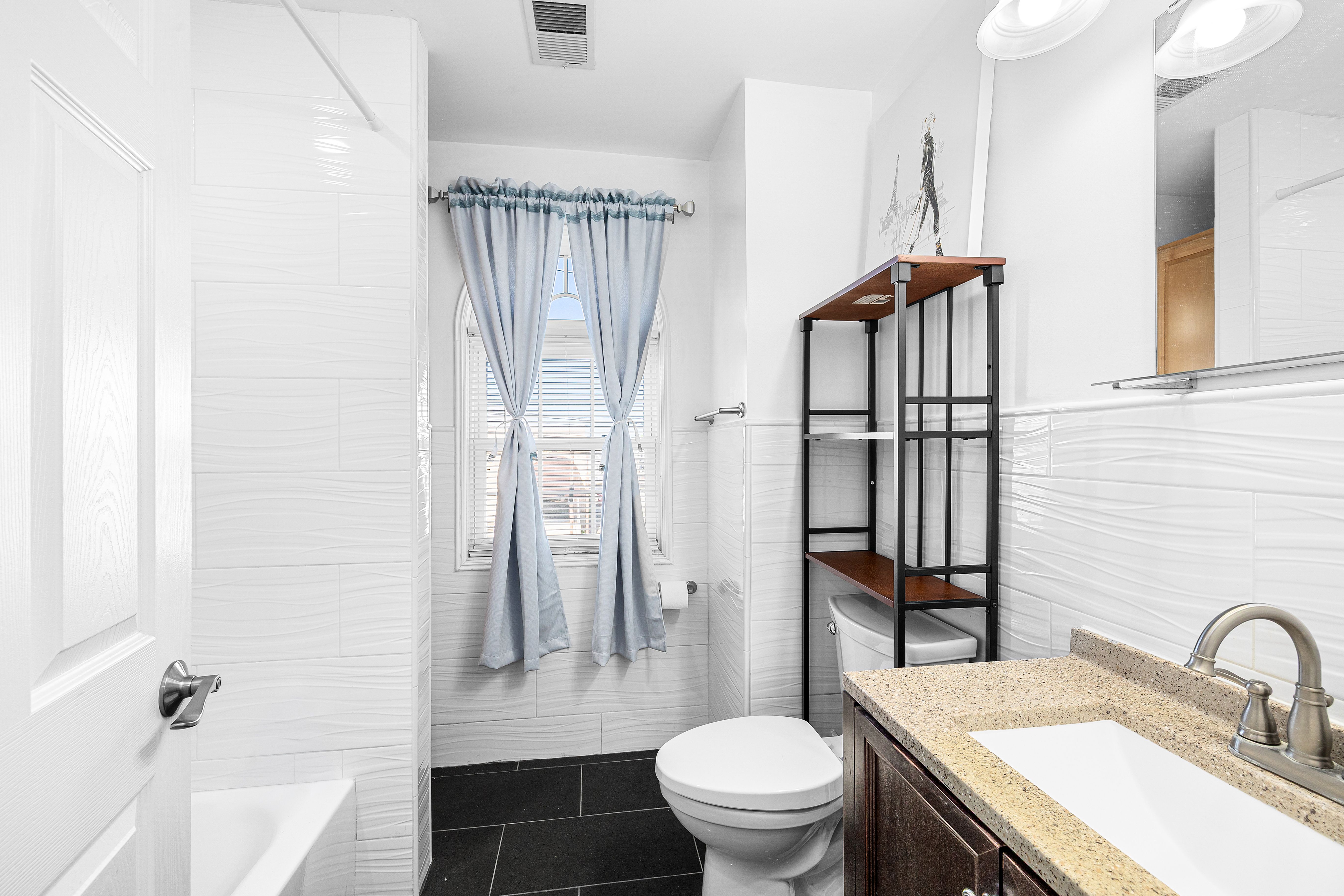  830 Washington Street, Unit 1, Stoughton, MA, 02072 - 物件實景
