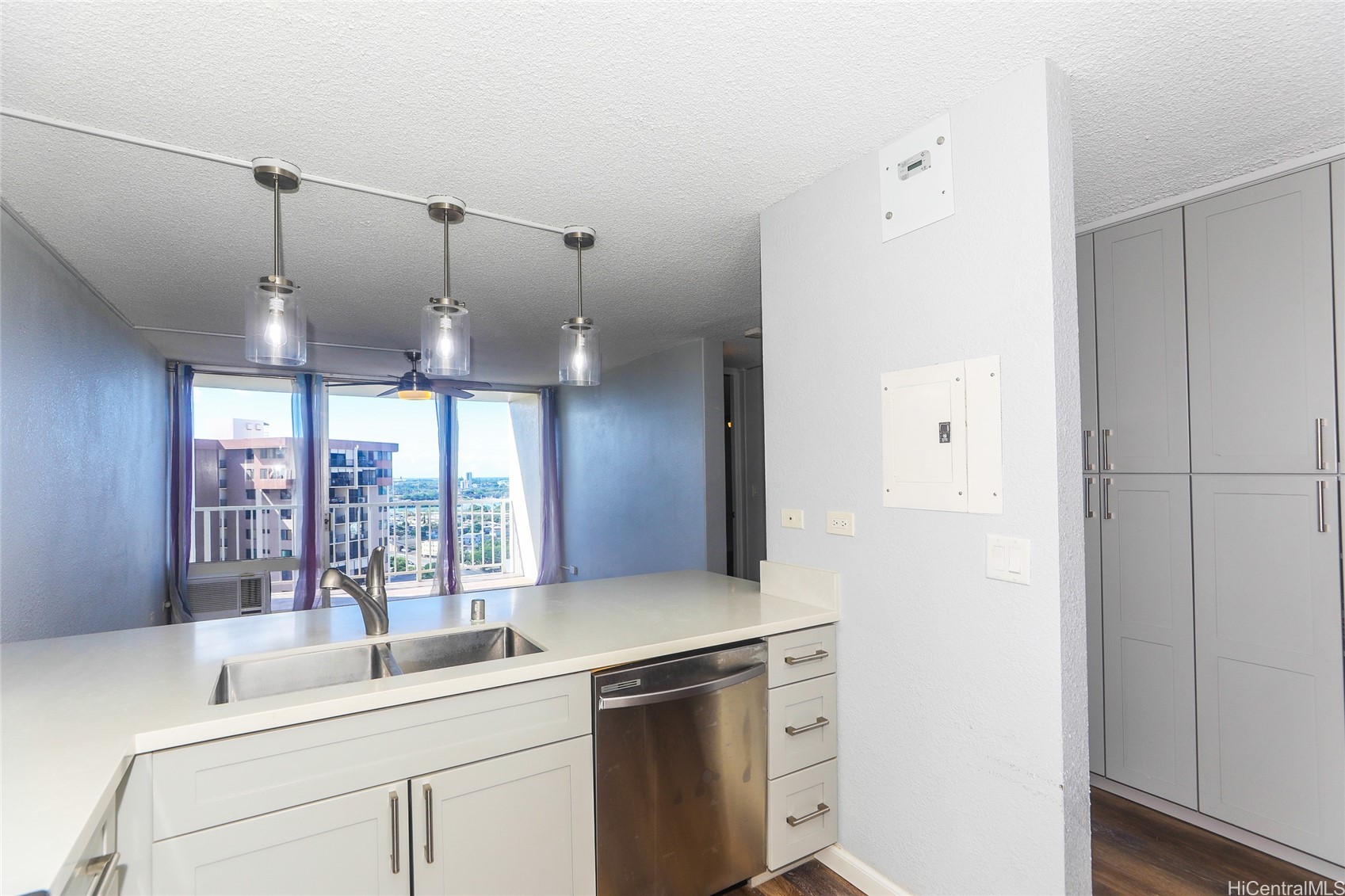 Aiea, Hawaii, 96701, United States, 2 Bedrooms Bedrooms, ,1 BathroomBathrooms,Residential,For Sale,1942084