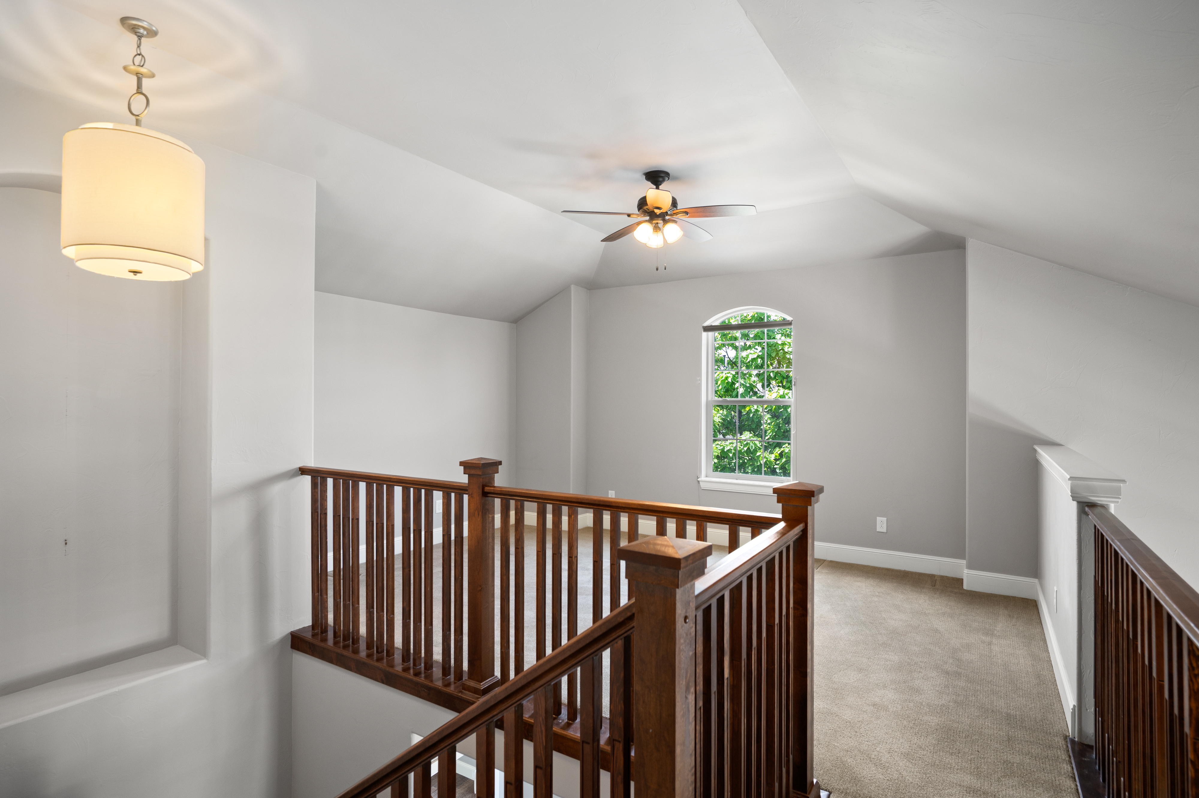  Pristine And Charming End Unit Townhome - 物件實景