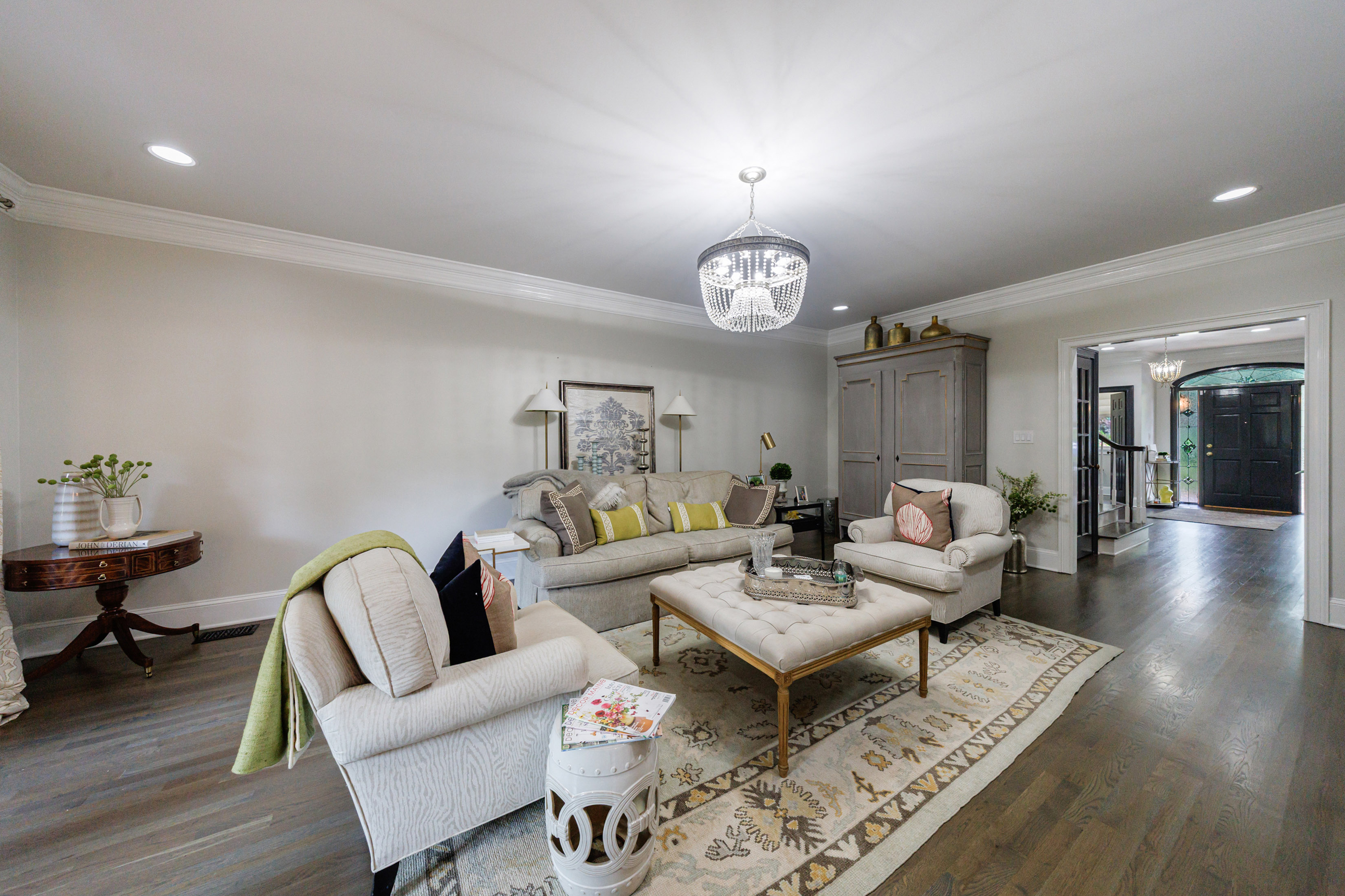  Elegantly Renovated Townhome in Gated Community - 物件實景