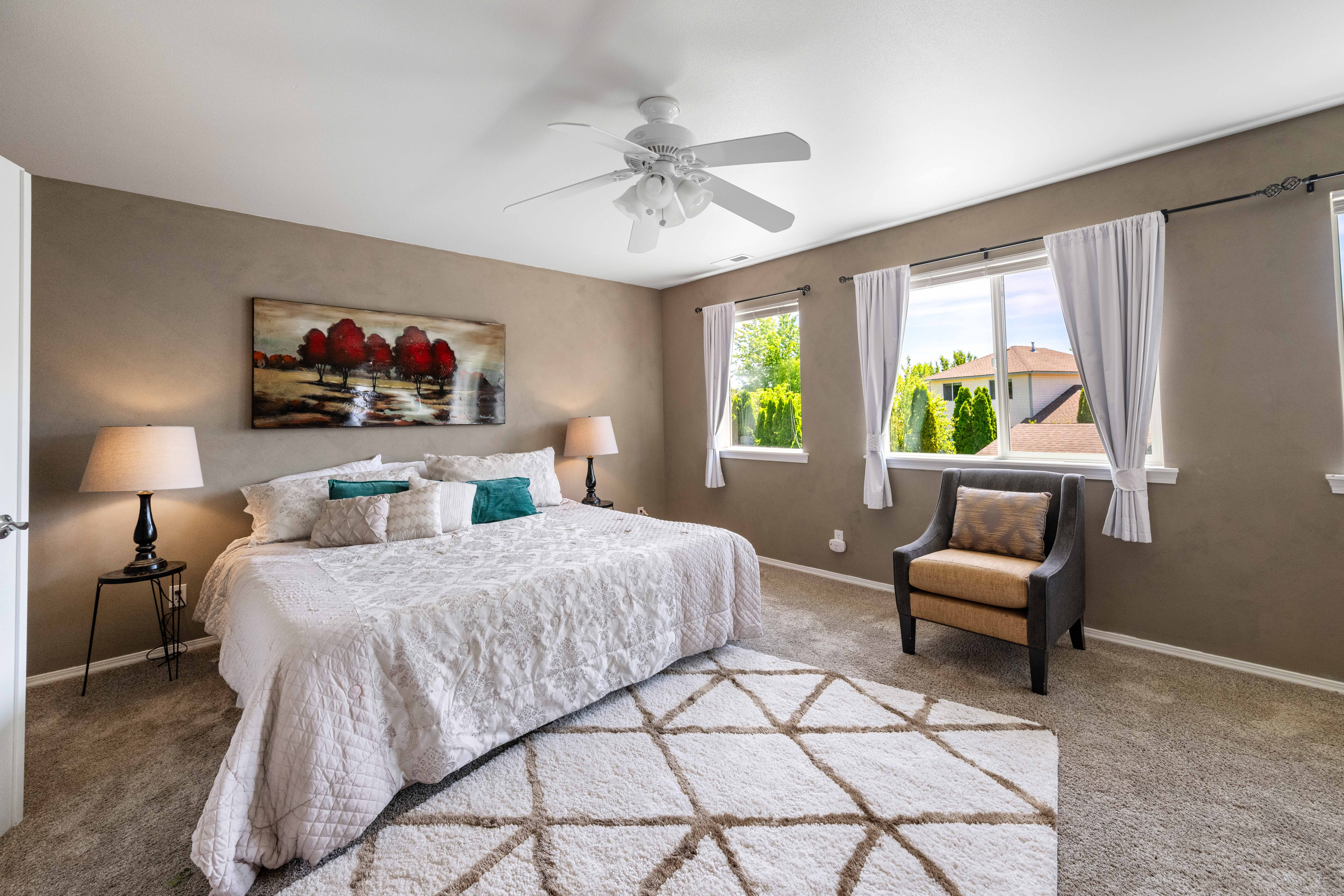  4+ Bedrooms with 3 car garage in Creekstone - 物件實景