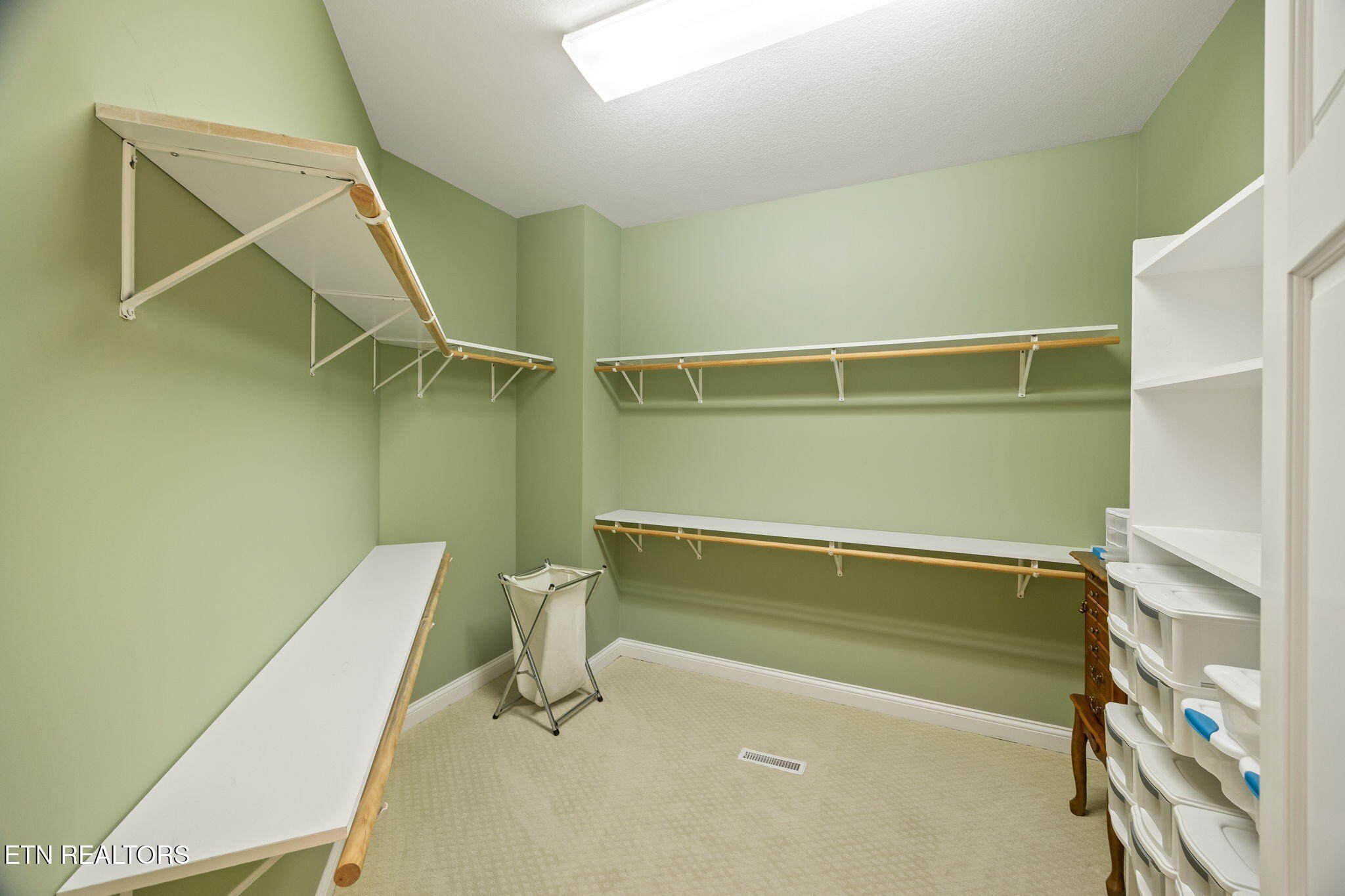 Deer Lodge, Tennessee, 37726, United States, 3 Bedrooms Bedrooms, ,4 BathroomsBathrooms,Residential,For Sale,1996492