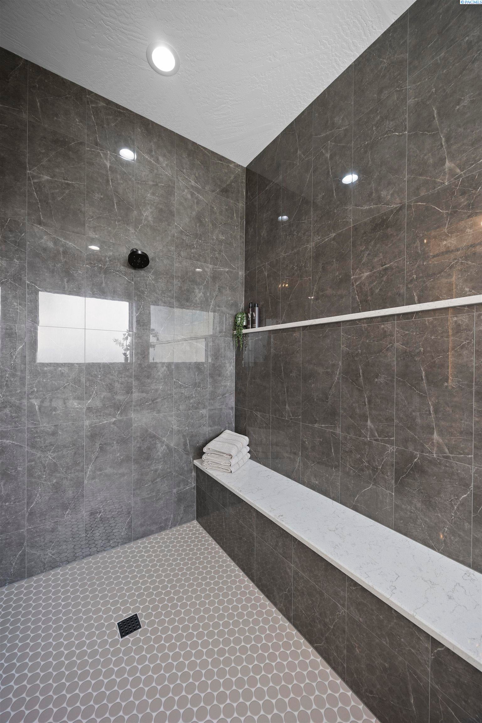 Kennewick, Washington, 99338, United States, 4 Bedrooms Bedrooms, ,4 BathroomsBathrooms,Residential,For Sale,2023232