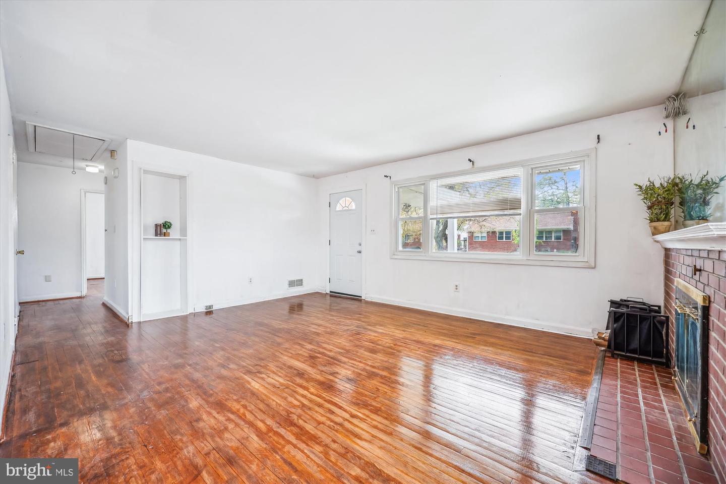 Silver Spring, Maryland, 20903, United States, 4 Bedrooms Bedrooms, ,2 BathroomsBathrooms,Residential,For Sale,1906591