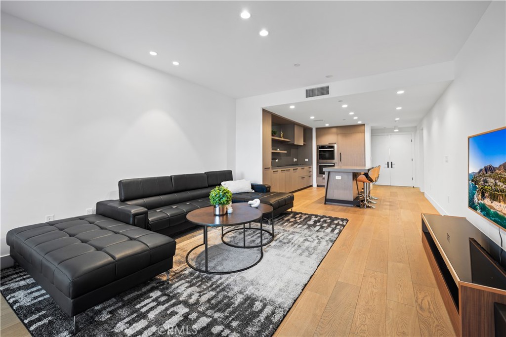 Los Angeles, California, 90024, United States, 2 Bedrooms Bedrooms, ,2 BathroomsBathrooms,Residential,For Sale,1746972