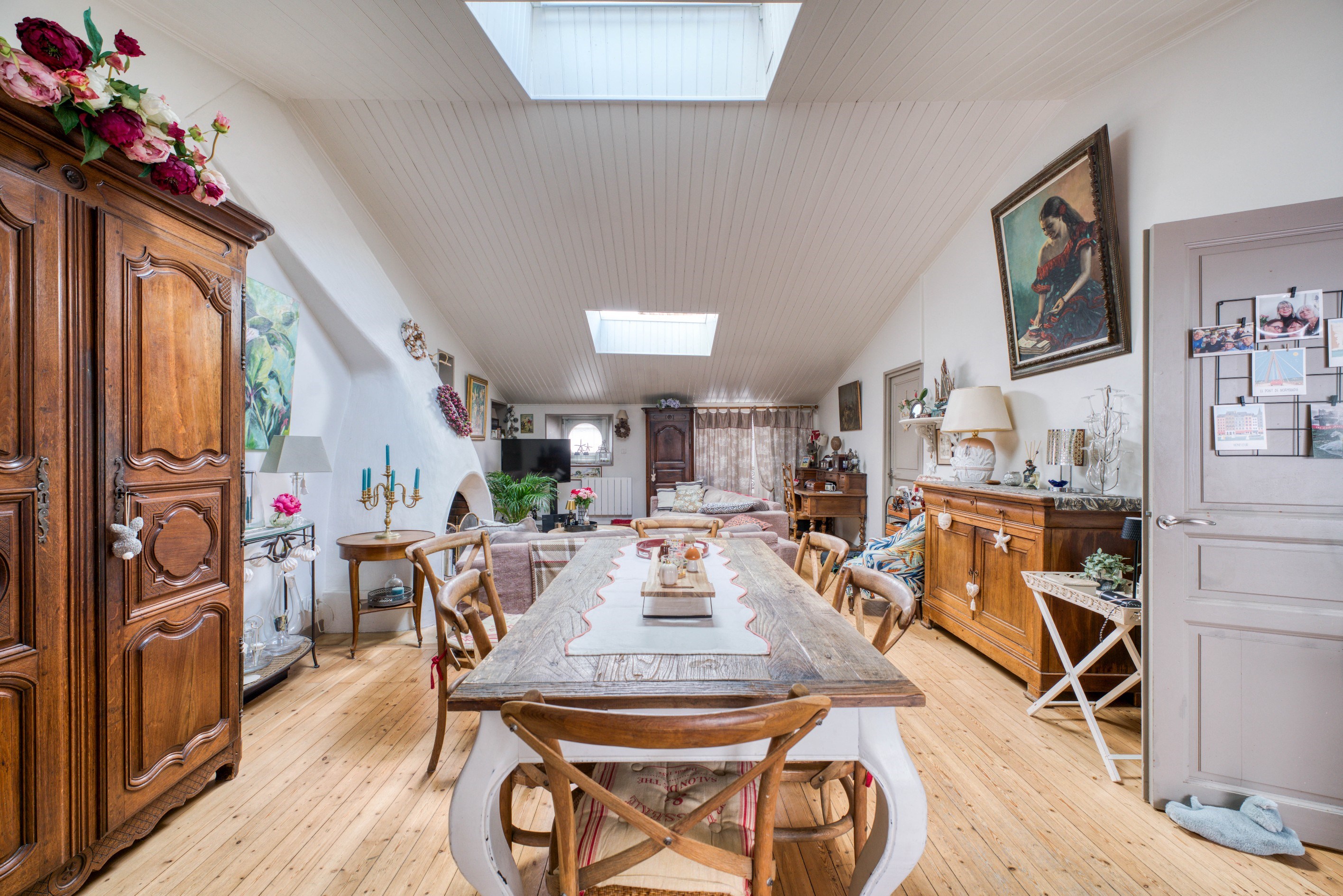  Character Apartment of 160 sqm with Private Patio and Rooftop Views - 物件實景