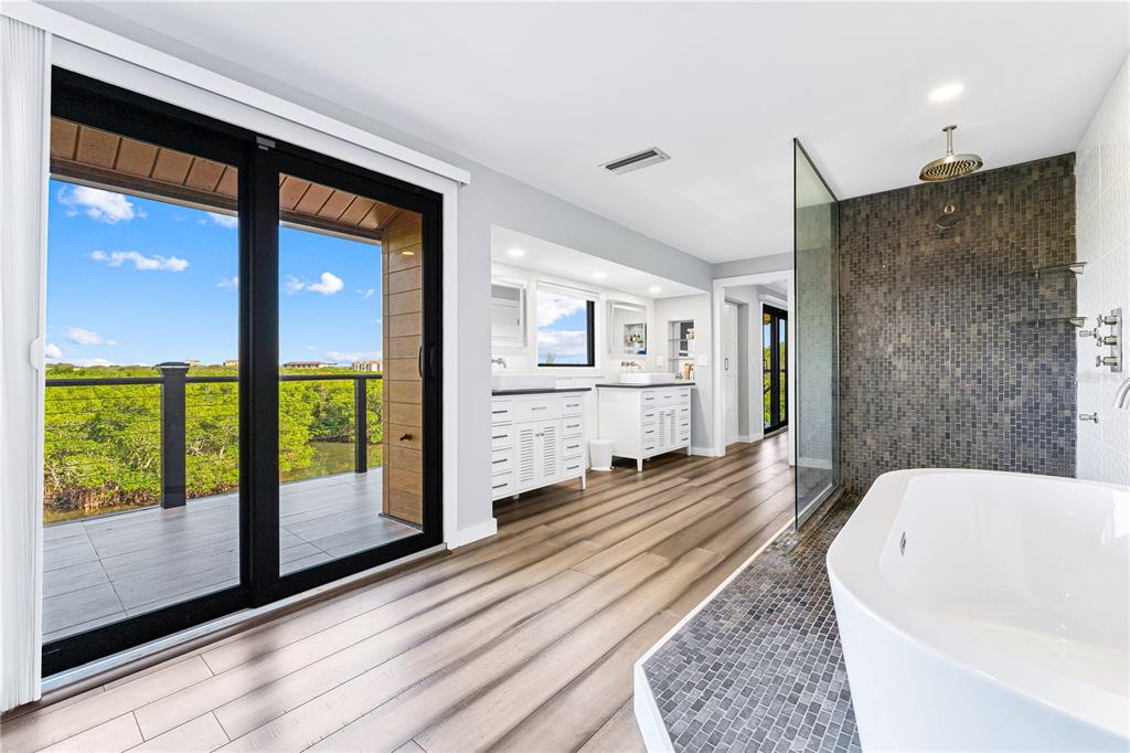 Sarasota, Florida, 34242, United States, 4 Bedrooms Bedrooms, ,5 BathroomsBathrooms,Residential,For Sale,1999117