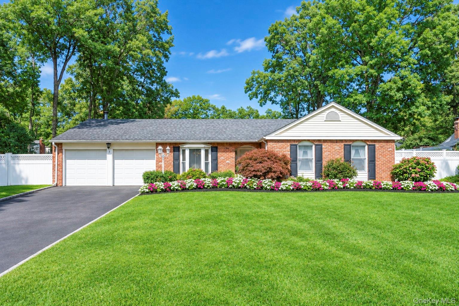 Barnsley Cres, Mount Sinai, NY 11766