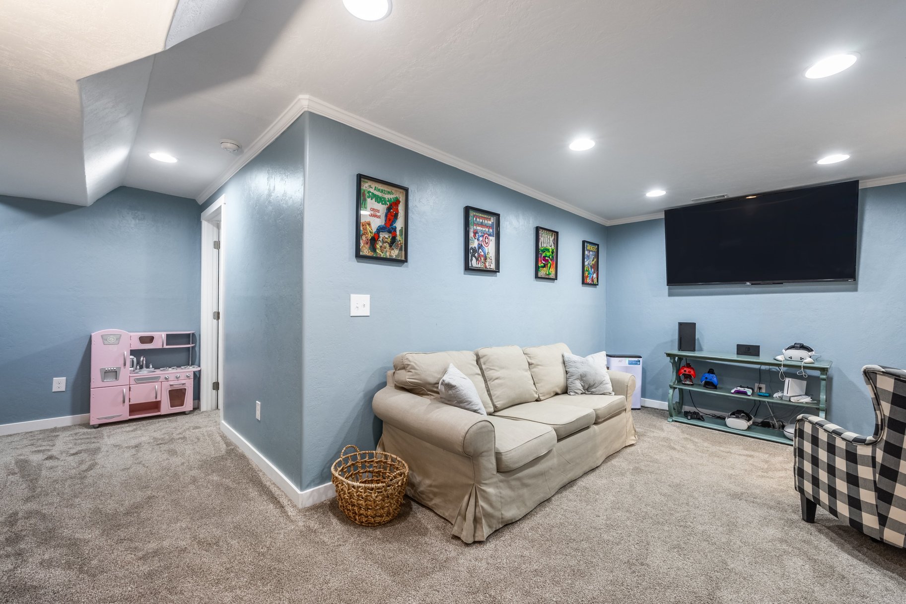  Standout Townhome with Finished Basement & Extras - 物件實景